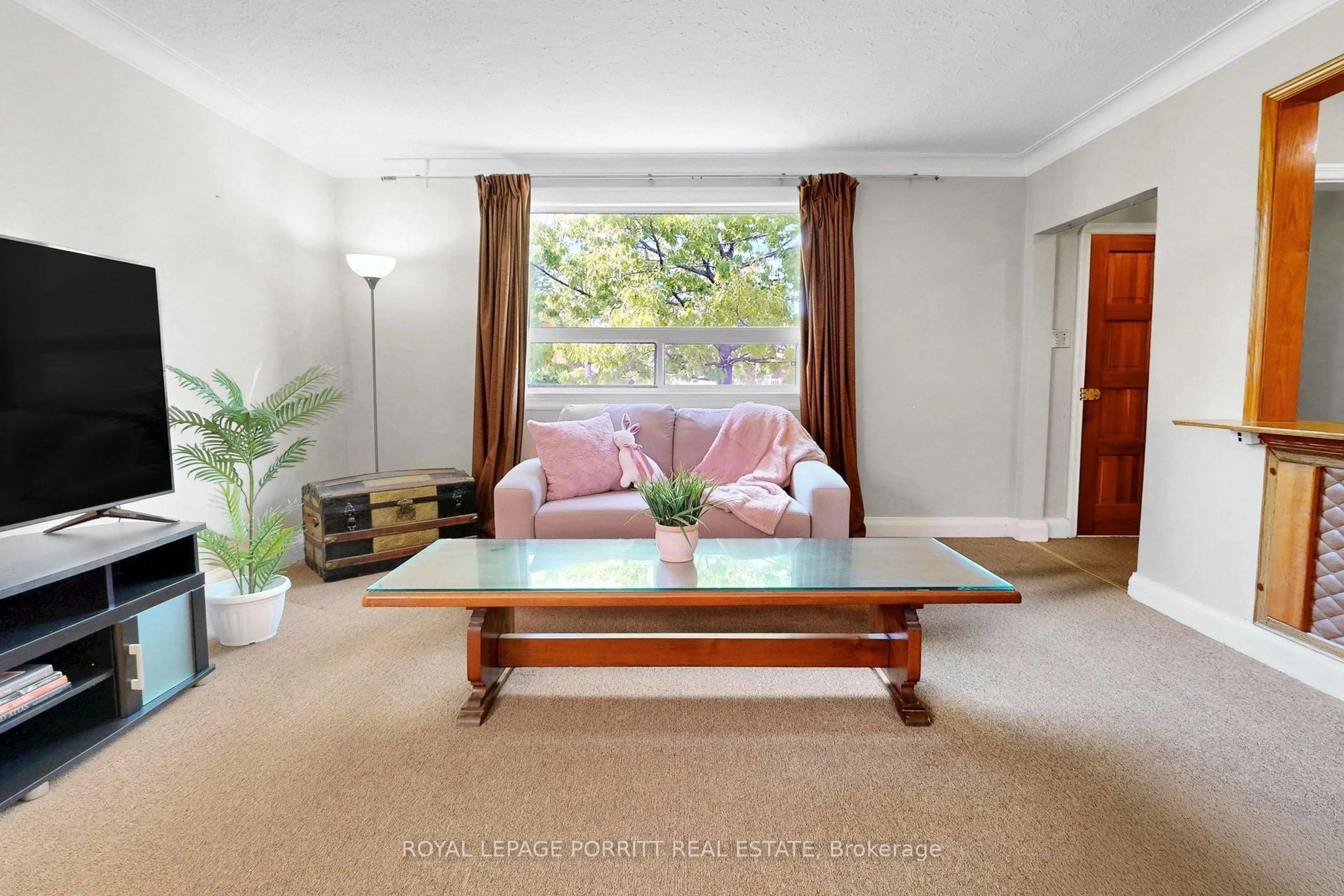 Living room with furniture, carpet floor for 31 Burlingame Rd, Toronto Ontario M8W 1Y7