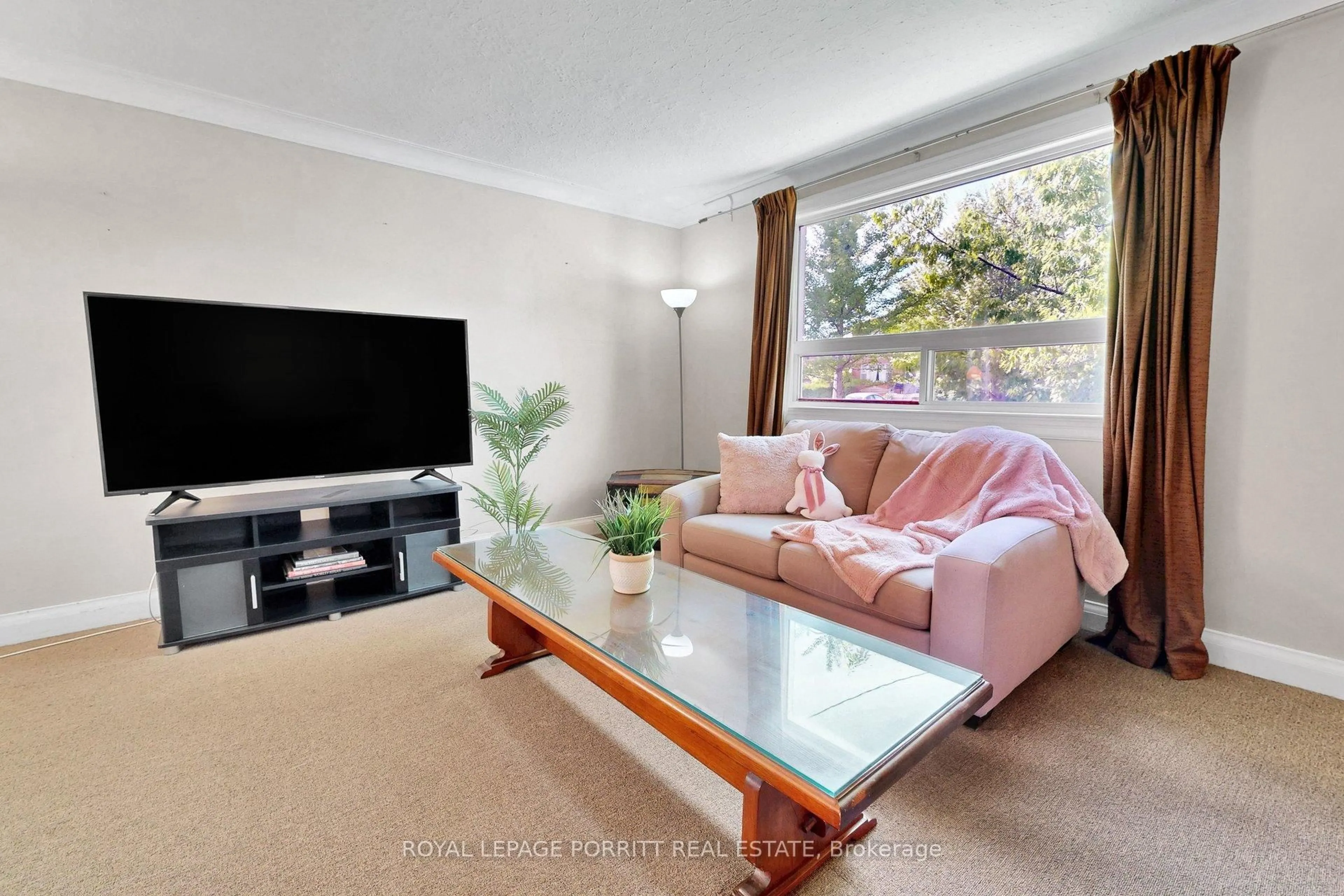 Living room with furniture, unknown for 31 Burlingame Rd, Toronto Ontario M8W 1Y7
