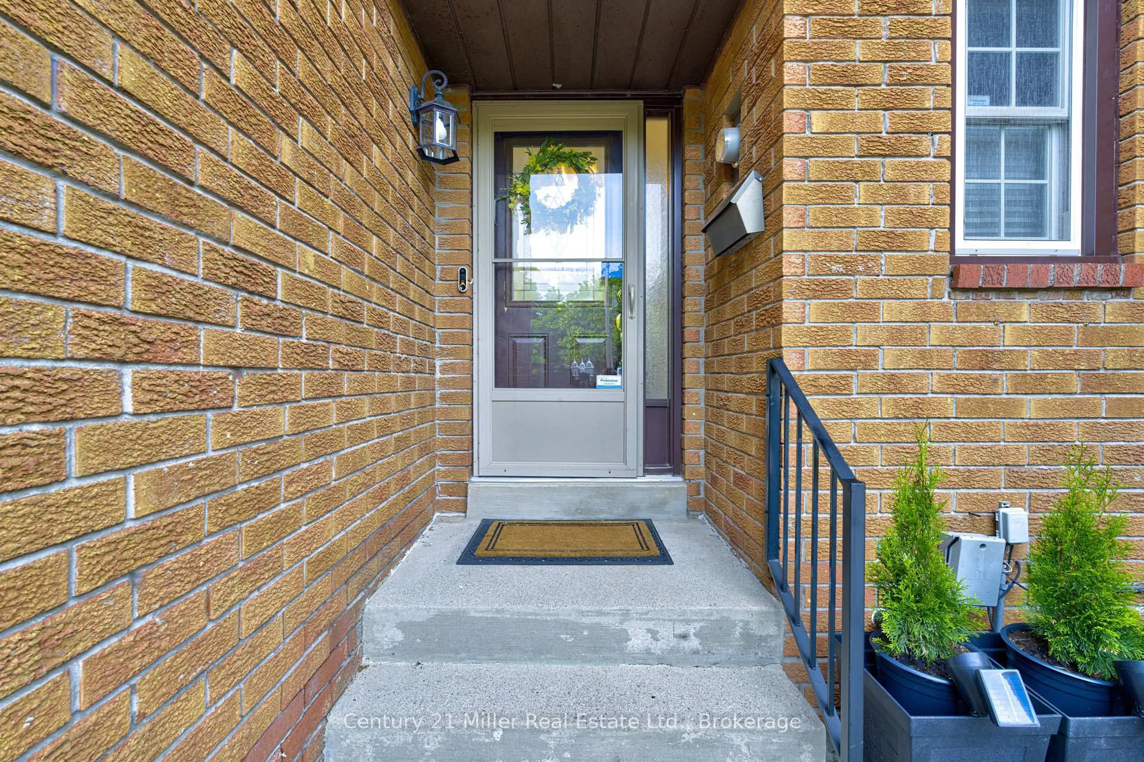 Indoor entryway for 2256 MARGOT St, Oakville Ontario L6H 3M7
