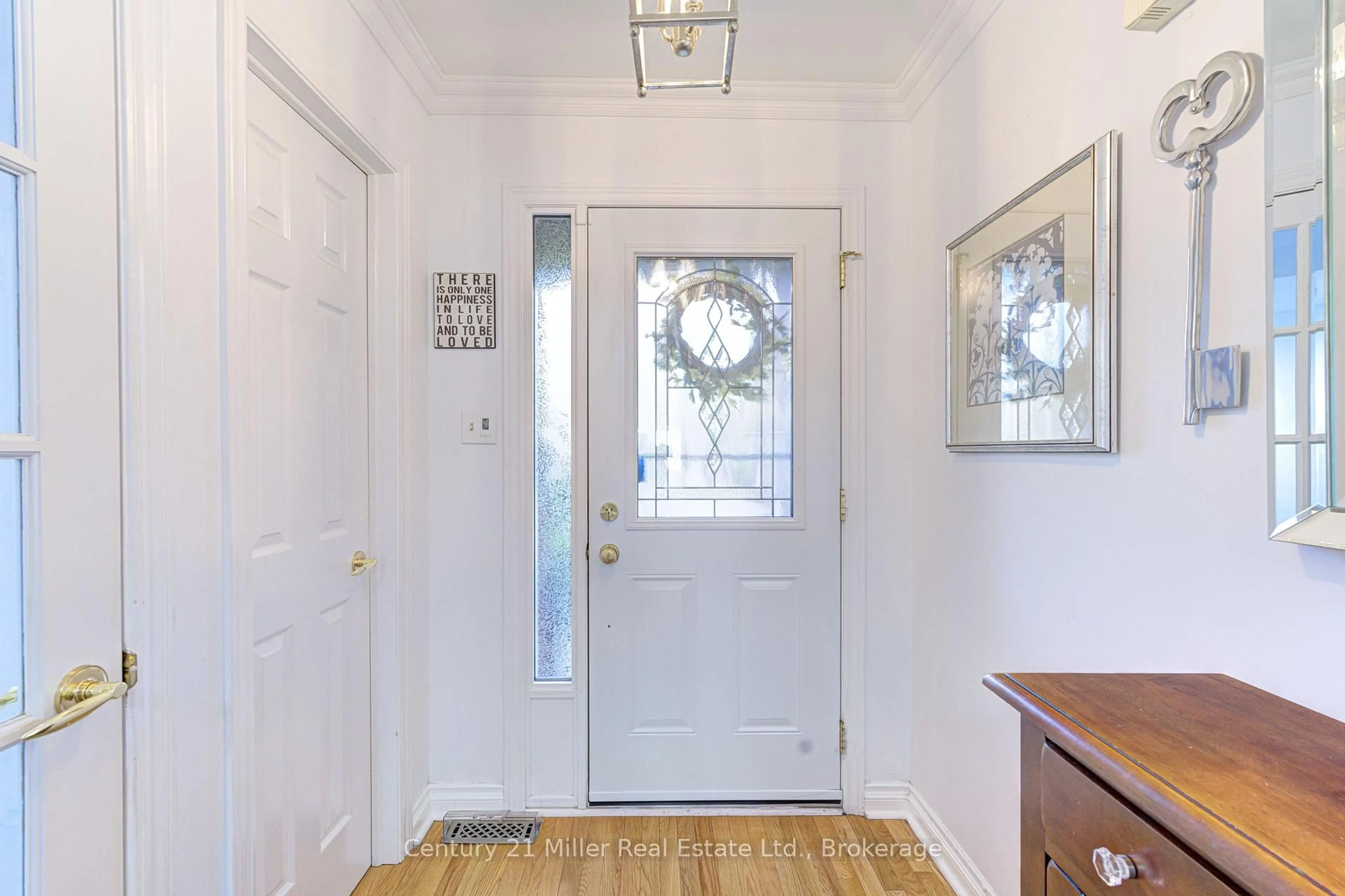 Indoor entryway for 2256 MARGOT St, Oakville Ontario L6H 3M7