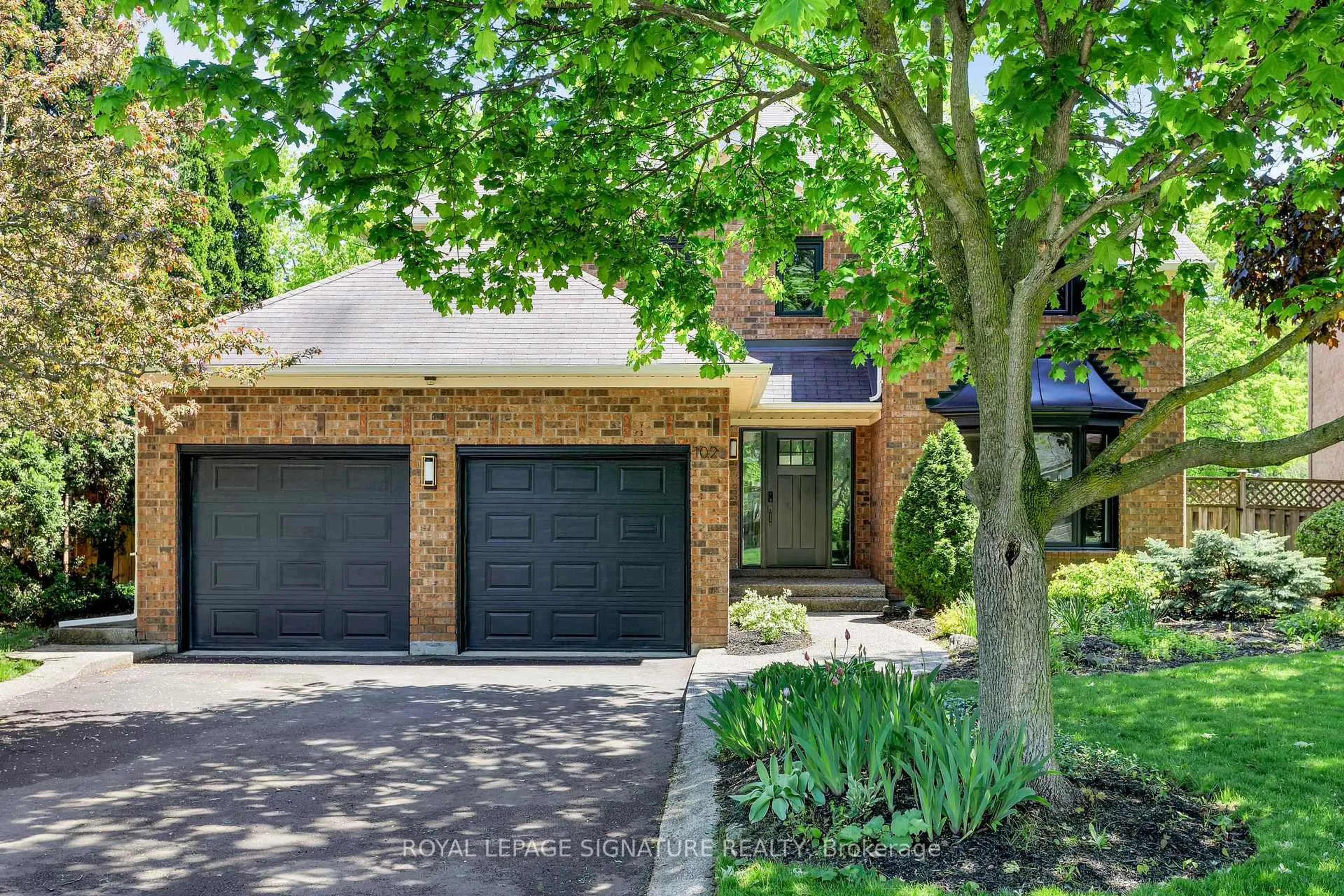 Home with brick exterior material, street for 1026 Oak Meadow Rd, Oakville Ontario L6M 1J7