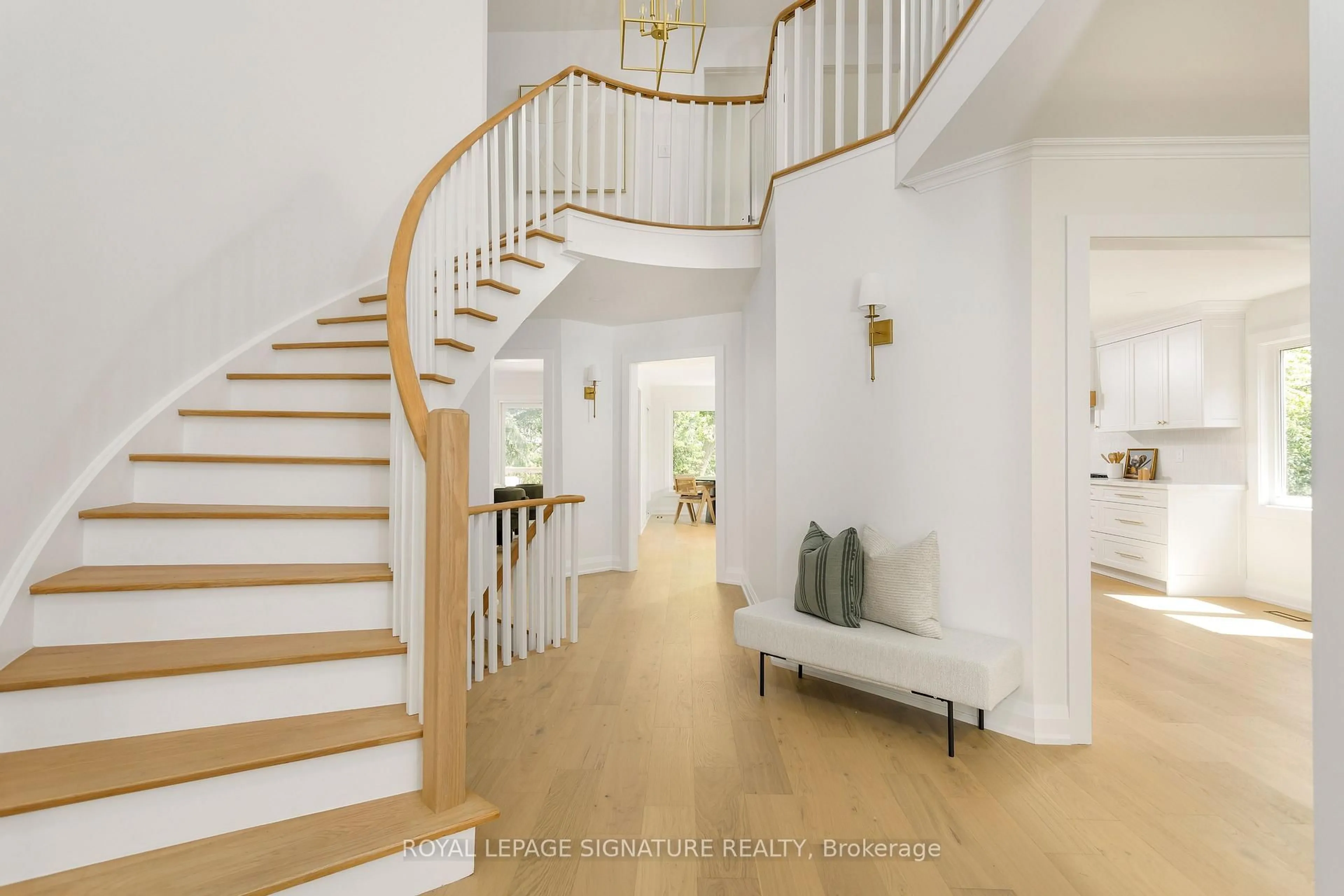 Unknown for 1026 Oak Meadow Rd, Oakville Ontario L6M 1J7