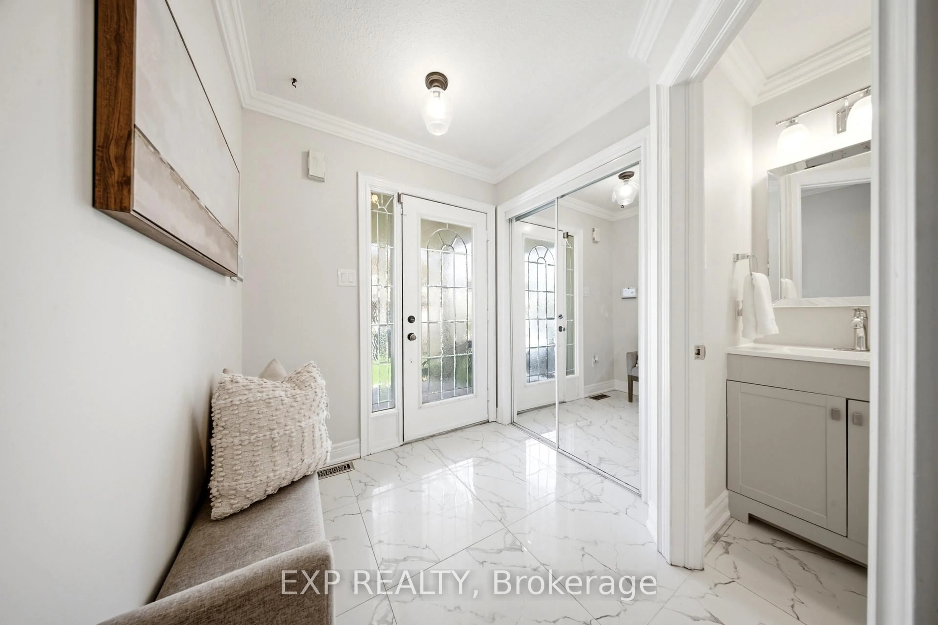 Indoor entryway for 1011 Donnelly St, Milton Ontario L9T 0A1
