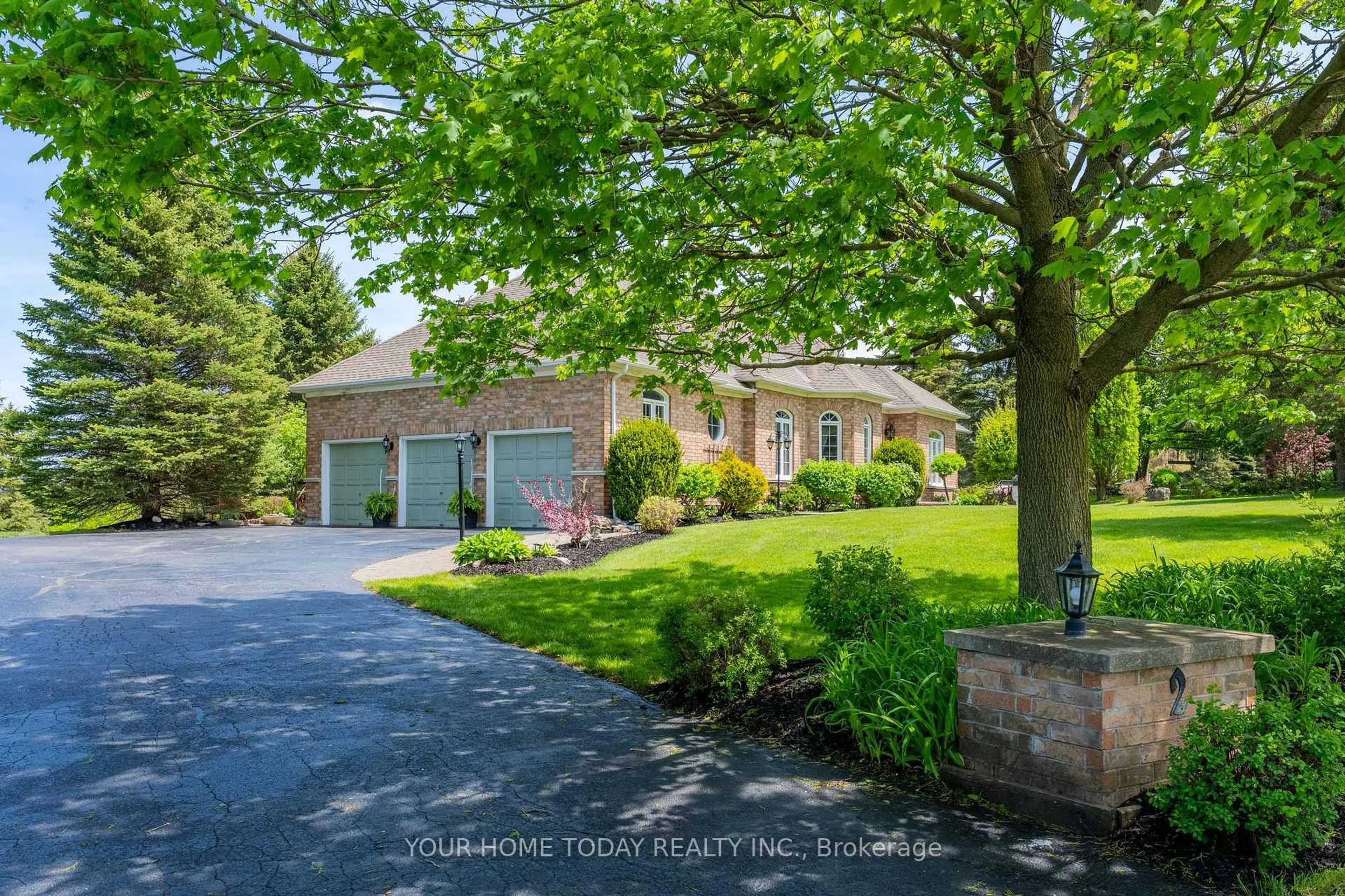 A pic from outside/outdoor area/front of a property/back of a property/a pic from drone, street for 2 Trillium Terr, Halton Hills Ontario L7J 2W8