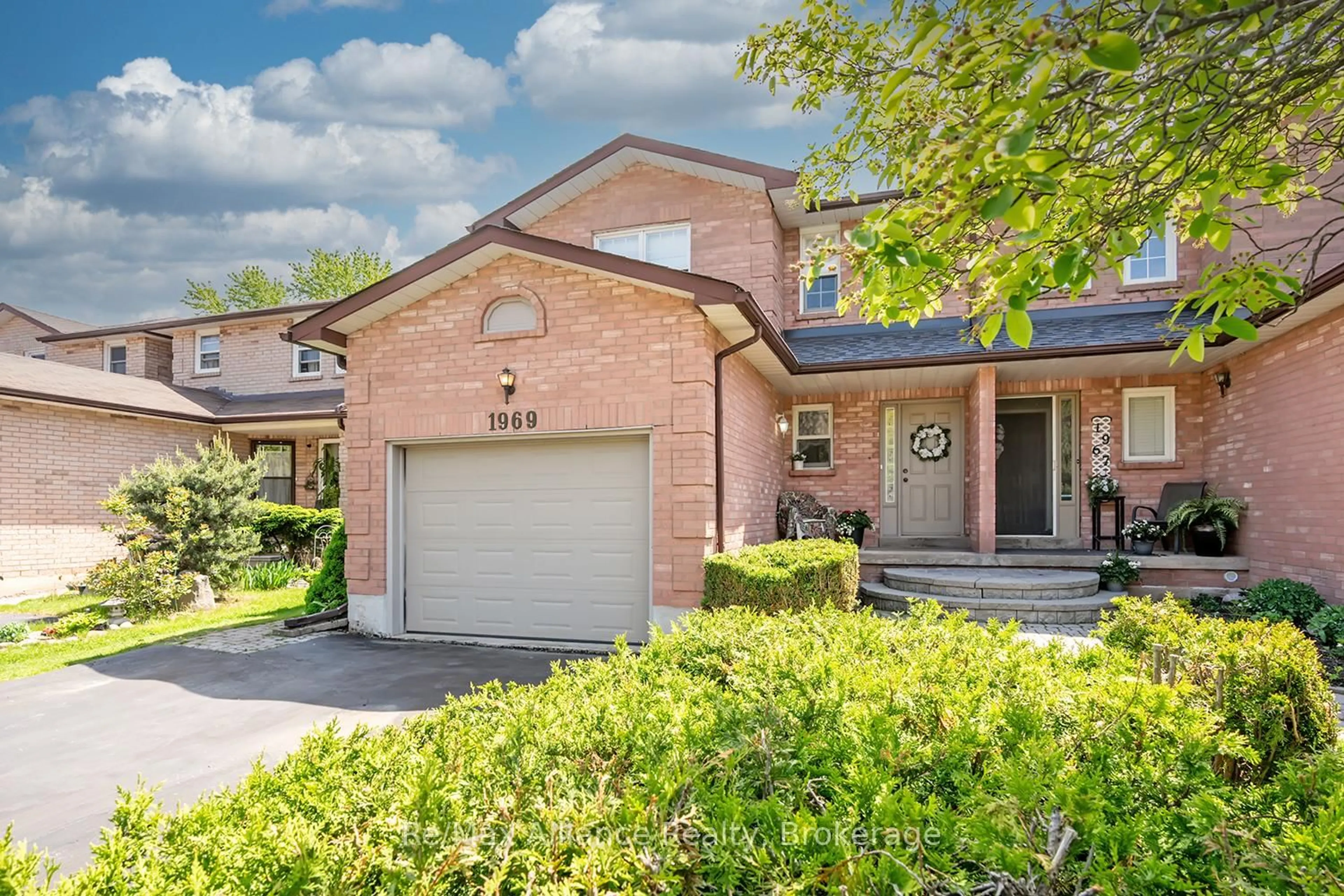 Home with brick exterior material, street for 1969 Glenada Cres, Oakville Ontario L6H 4M8