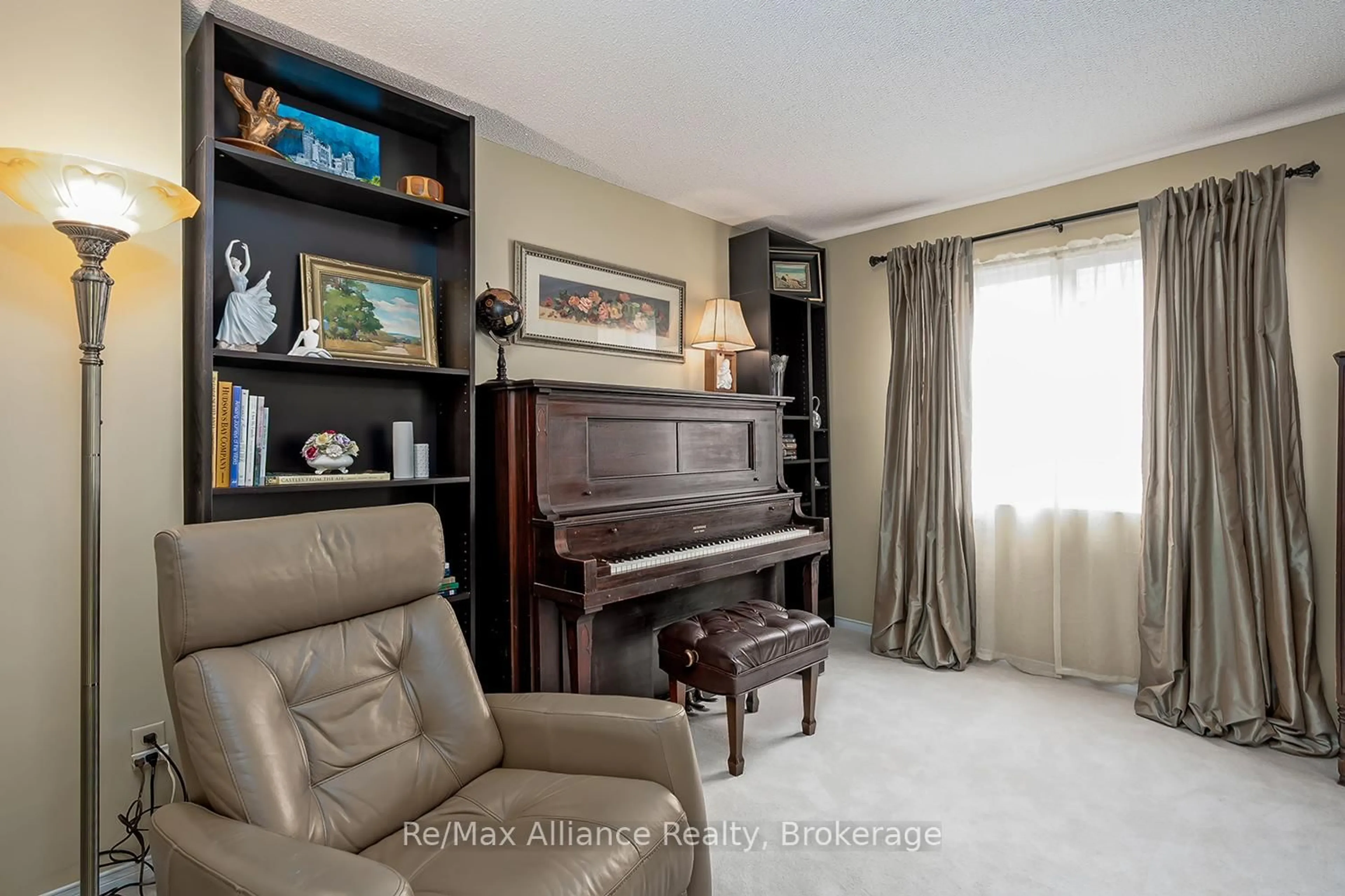 Home theater for 1969 Glenada Cres, Oakville Ontario L6H 4M8