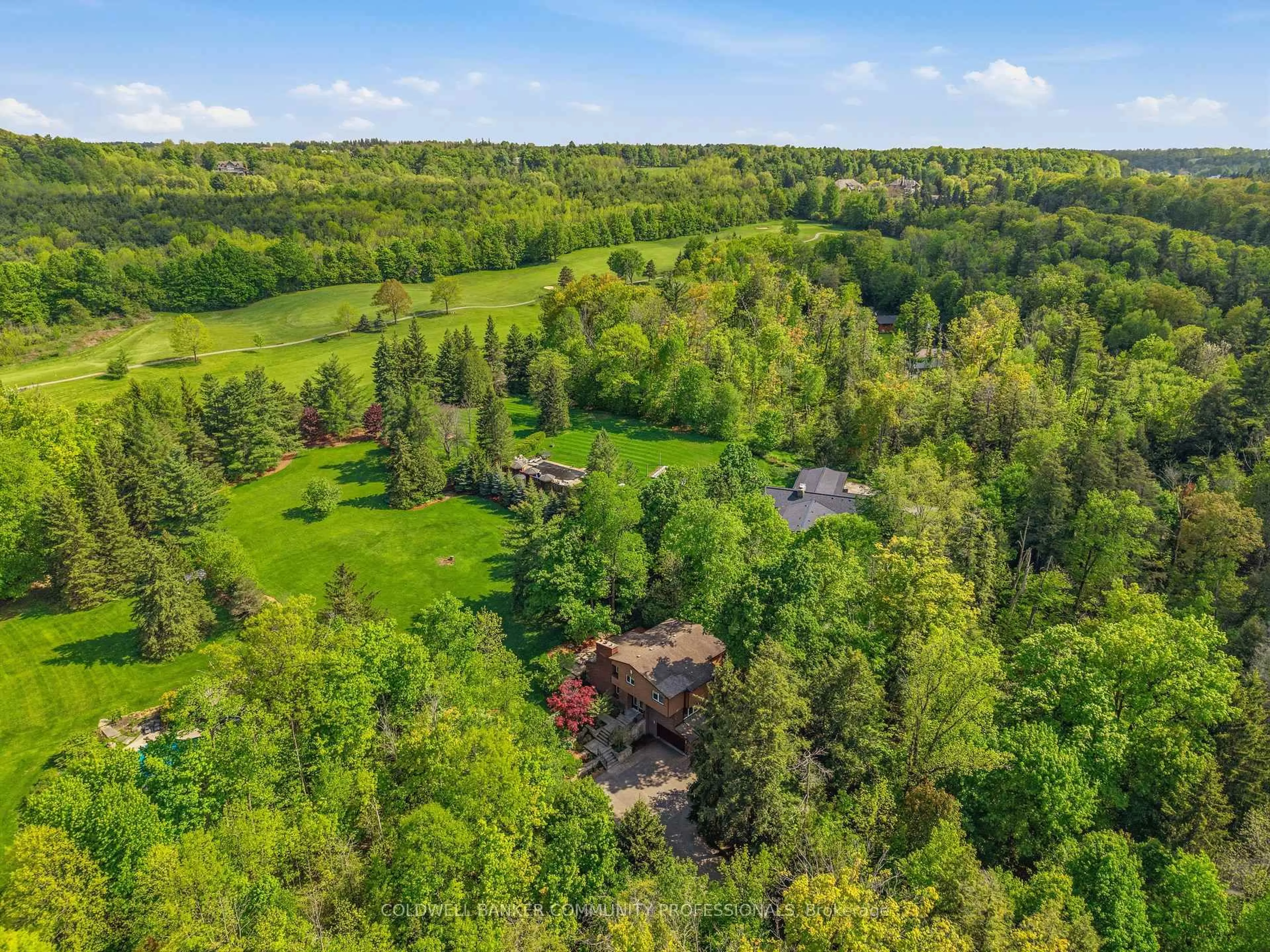 A pic from outside/outdoor area/front of a property/back of a property/a pic from drone, forest/trees view for 2552 Britannia Rd, Burlington Ontario L7P 0G3