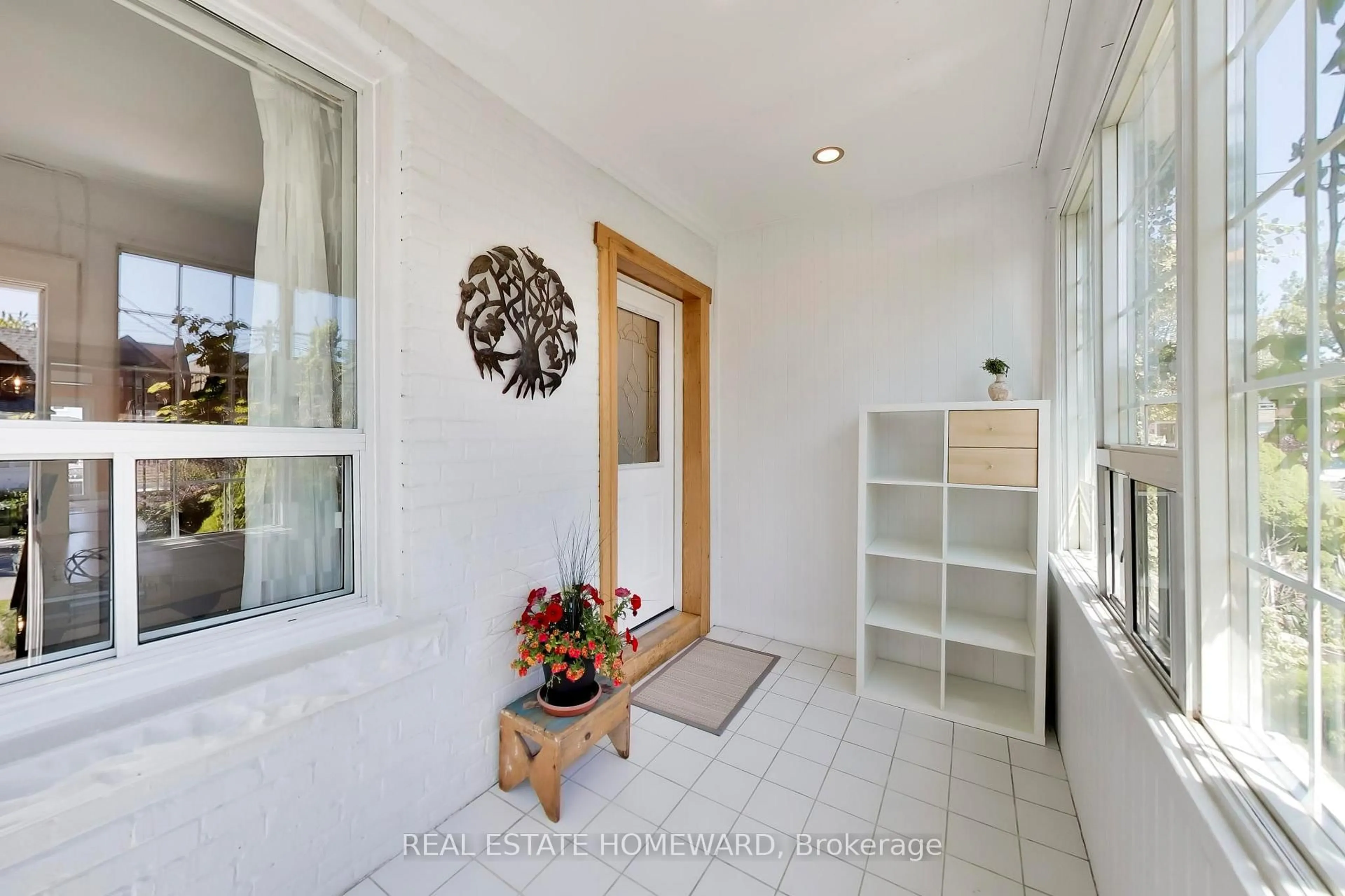 Indoor entryway for 18 Britannia Ave, Toronto Ontario M6N 3T7