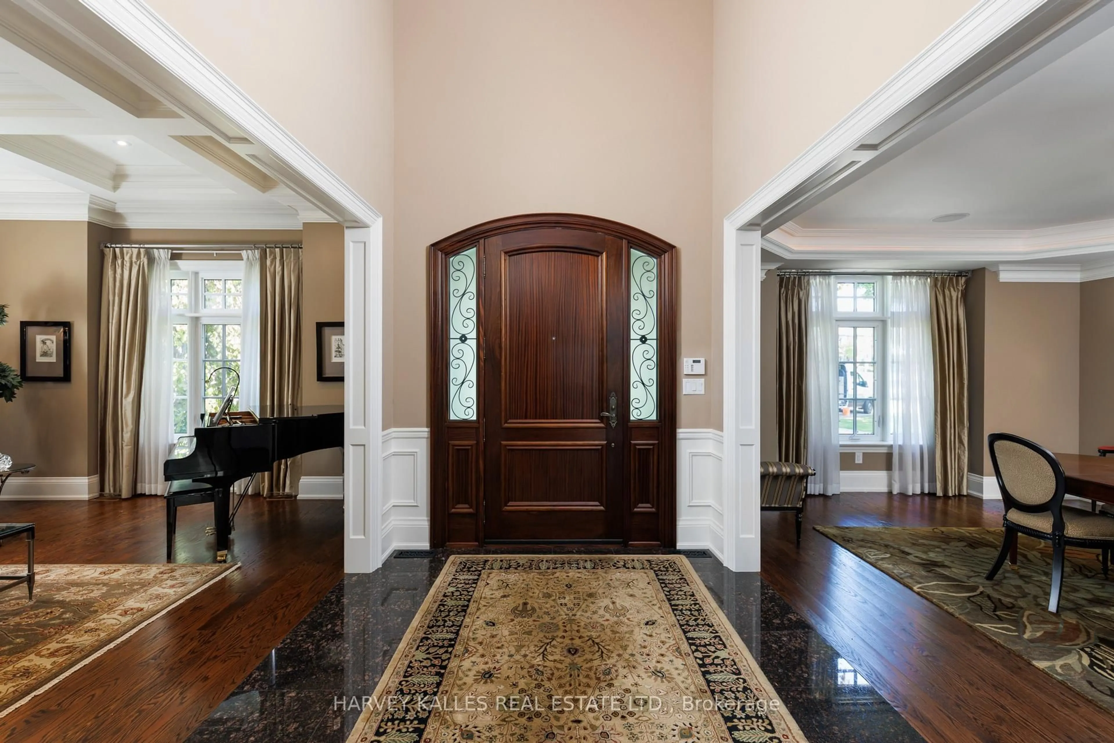 Indoor foyer for 55 TWYFORD Rd, Toronto Ontario M9A 1W5