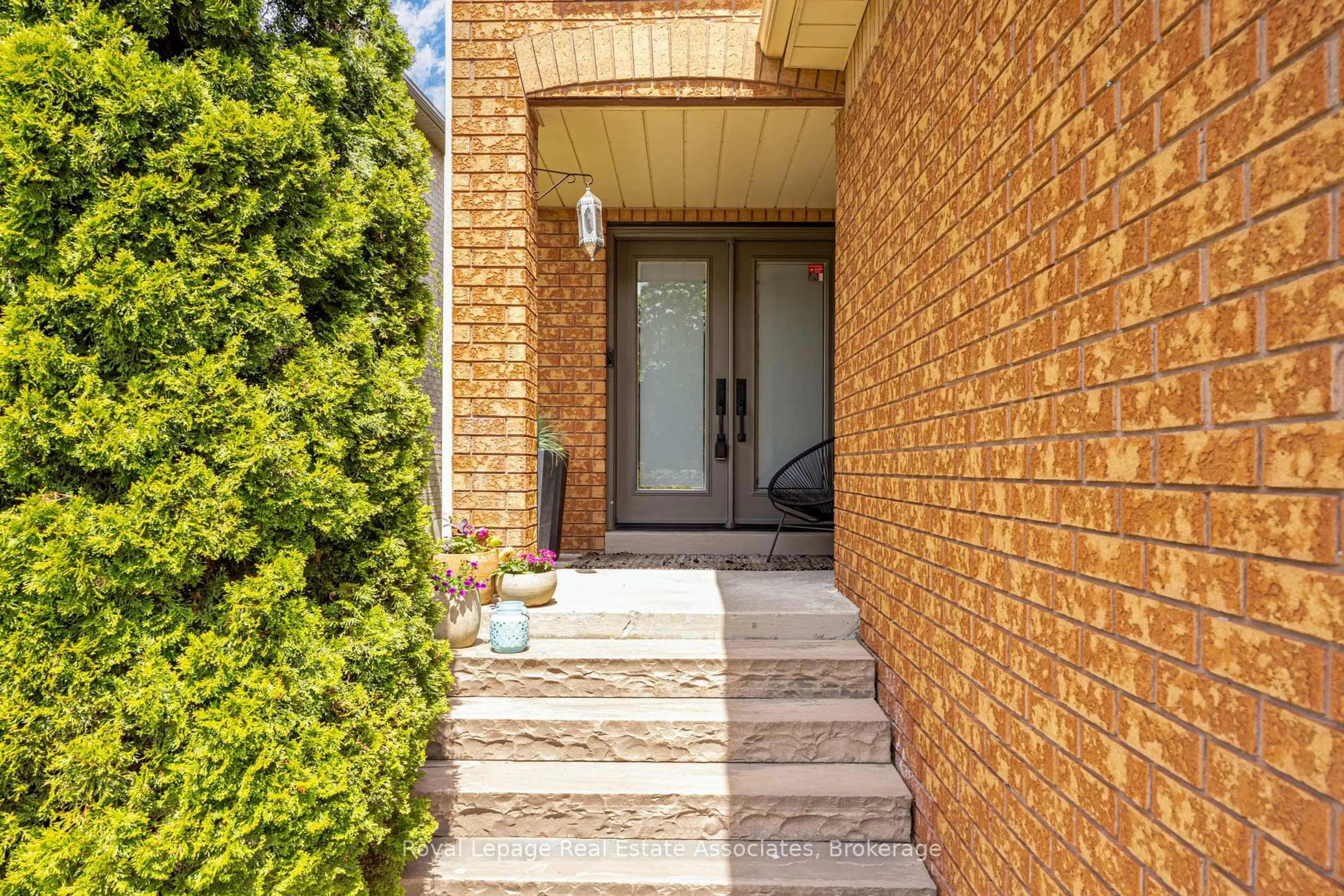 Unknown for 6665 Meteor Crt, Mississauga Ontario L5N 7H9