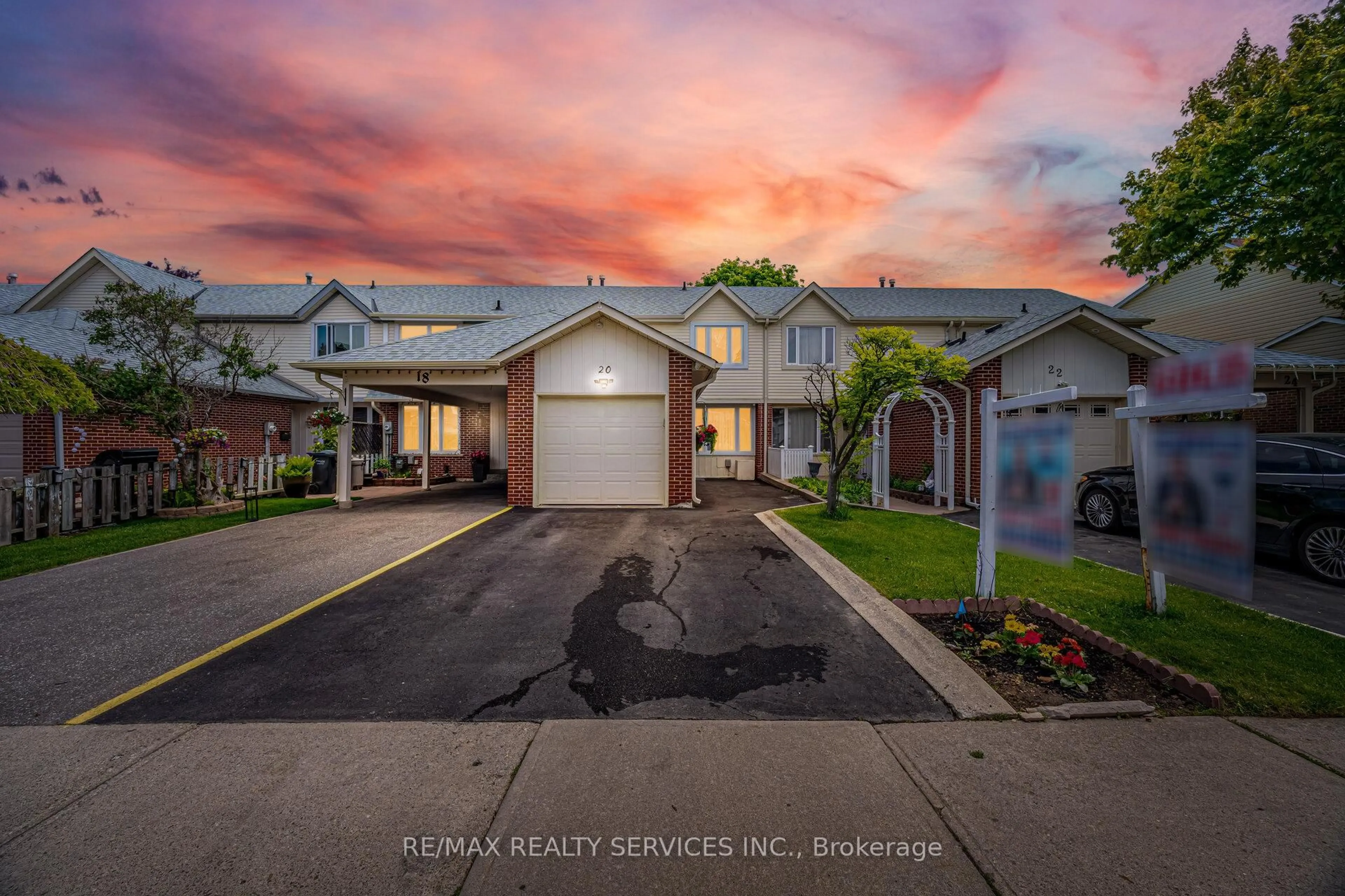 A pic from outside/outdoor area/front of a property/back of a property/a pic from drone, street for 20 Rushmore Cres, Brampton Ontario L6Z 1R2