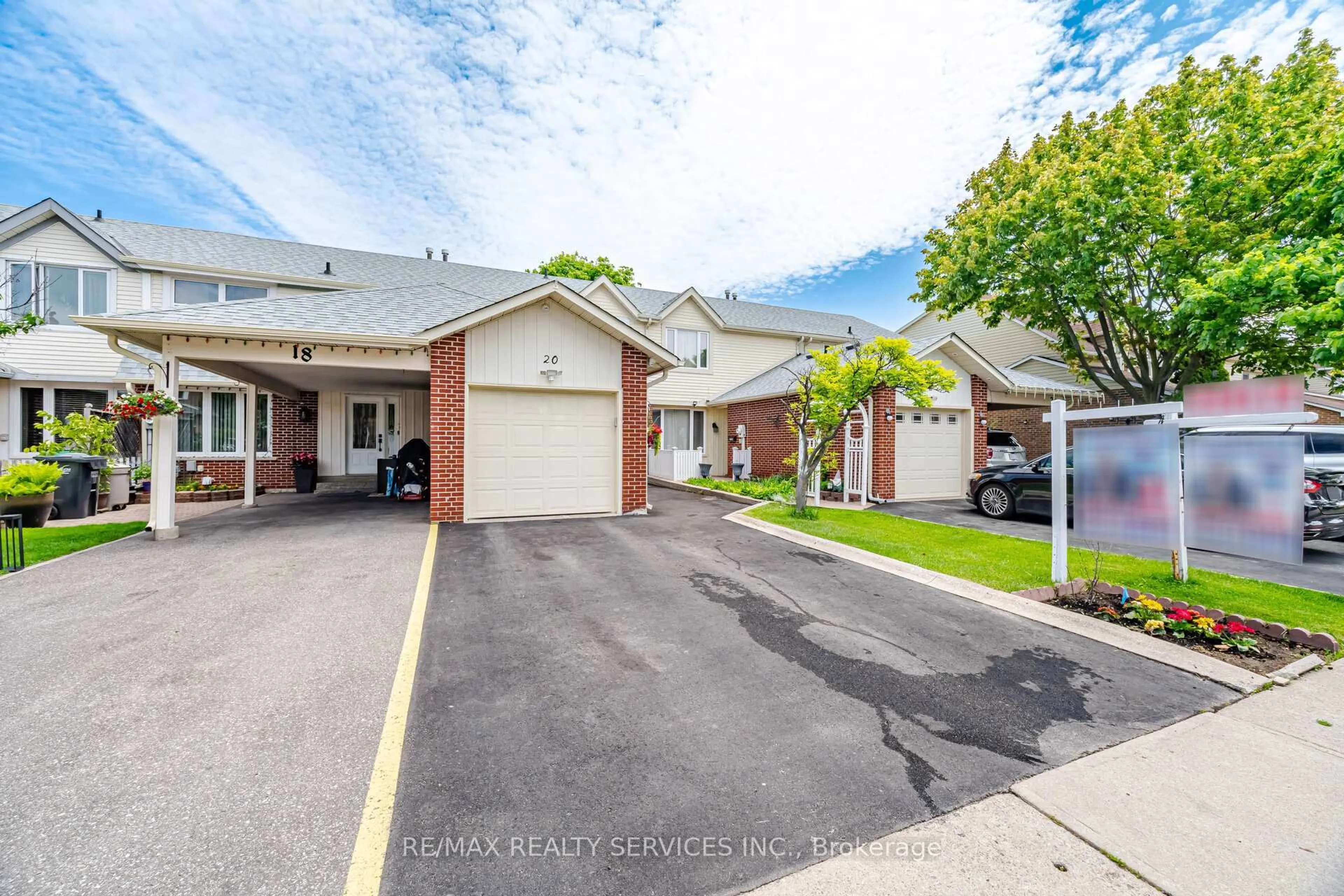 A pic from outside/outdoor area/front of a property/back of a property/a pic from drone, street for 20 Rushmore Cres, Brampton Ontario L6Z 1R2