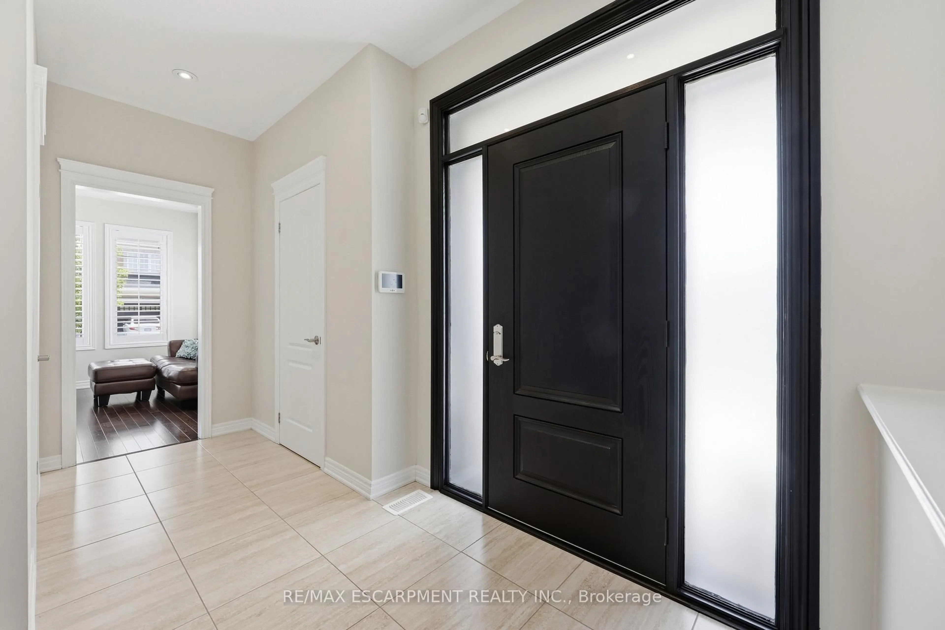Indoor entryway for 4645 Doug Wright Dr, Burlington Ontario L7M 0L3