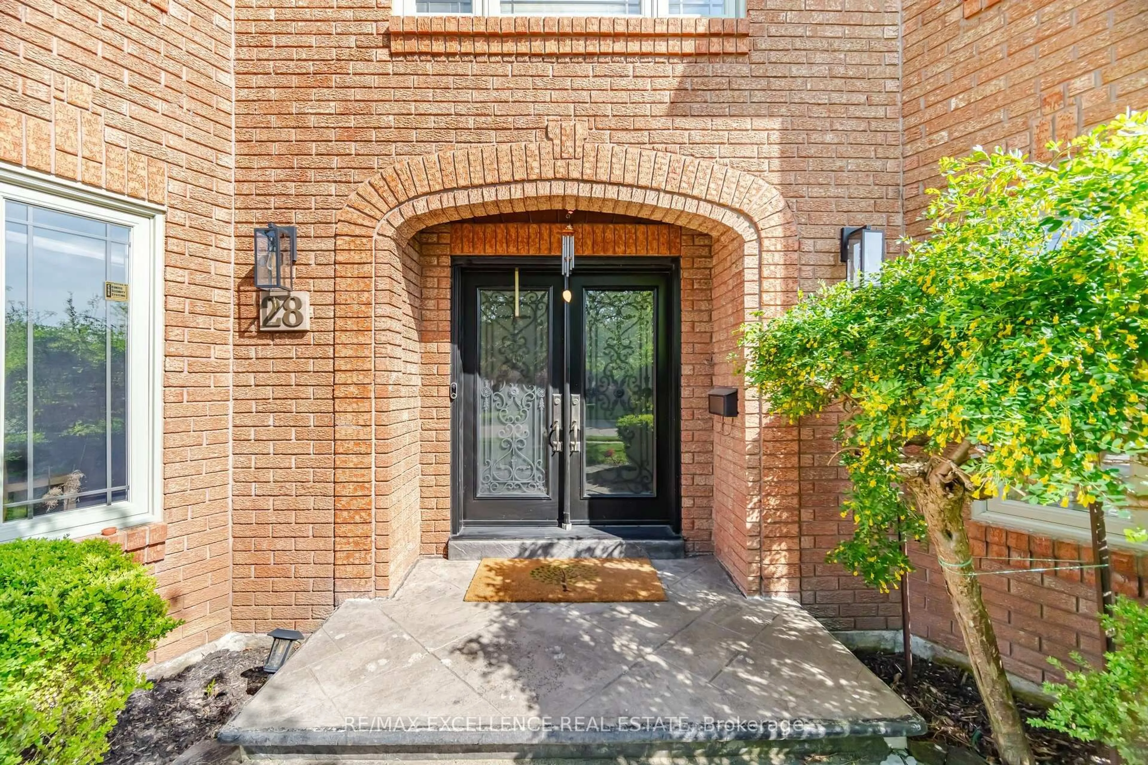 Unknown for 28 Ridelle Crt, Brampton Ontario L6Z 4M2