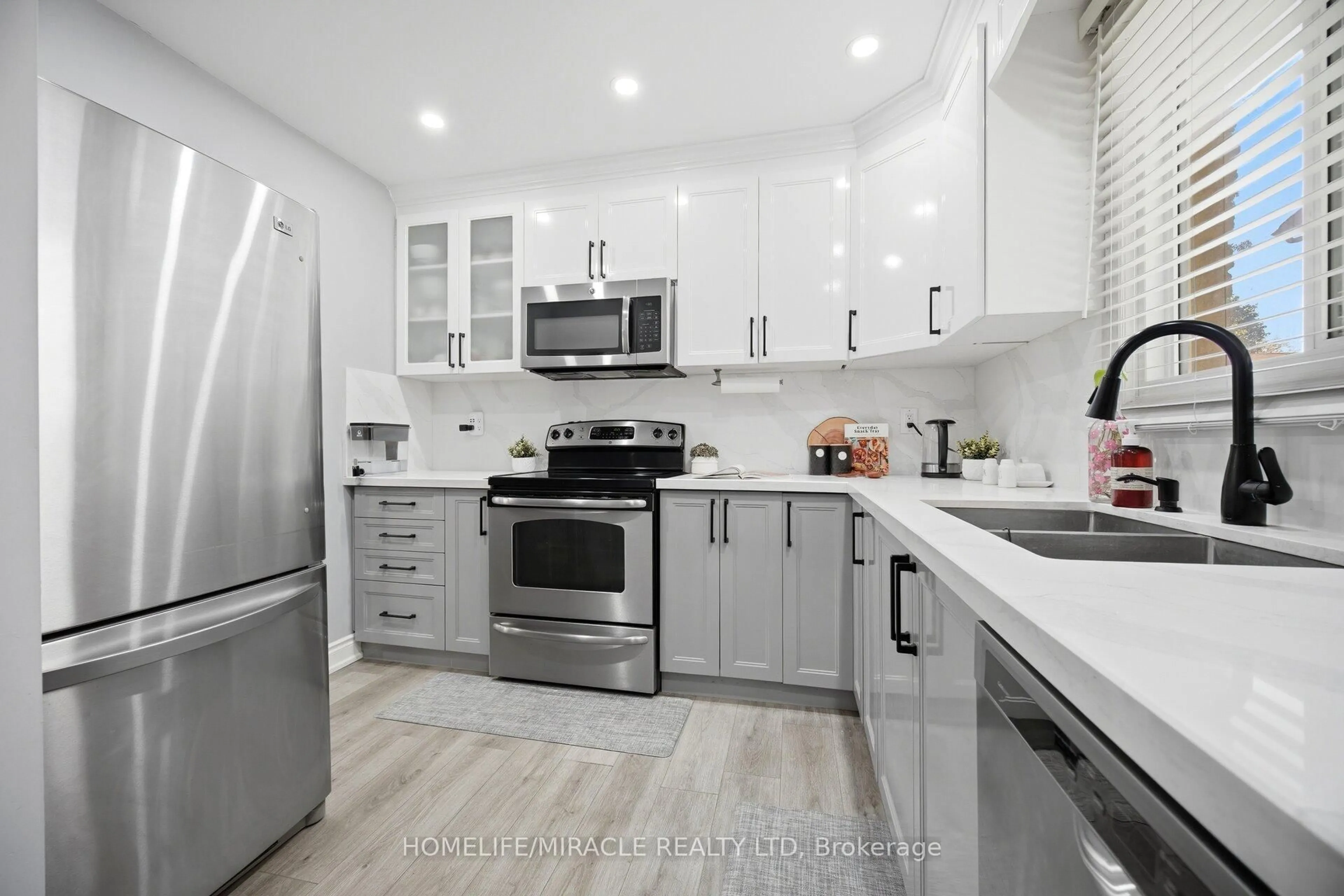 Contemporary kitchen, ceramic/tile floor for 57 Hansen Rd #16, Brampton Ontario L6V 3C6