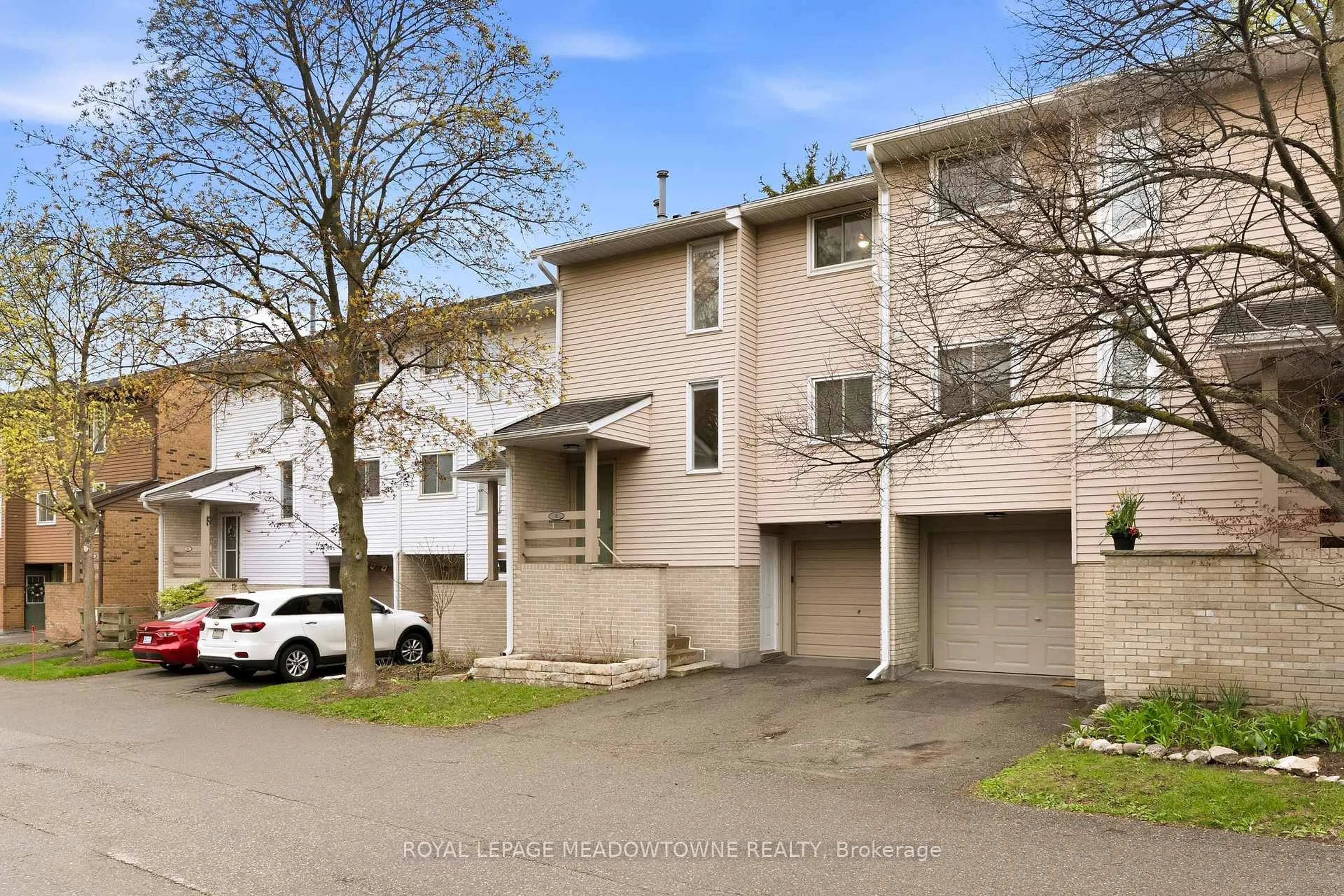 Unknown for 8 Lynden Circ, Halton Hills Ontario L7G 4Y8