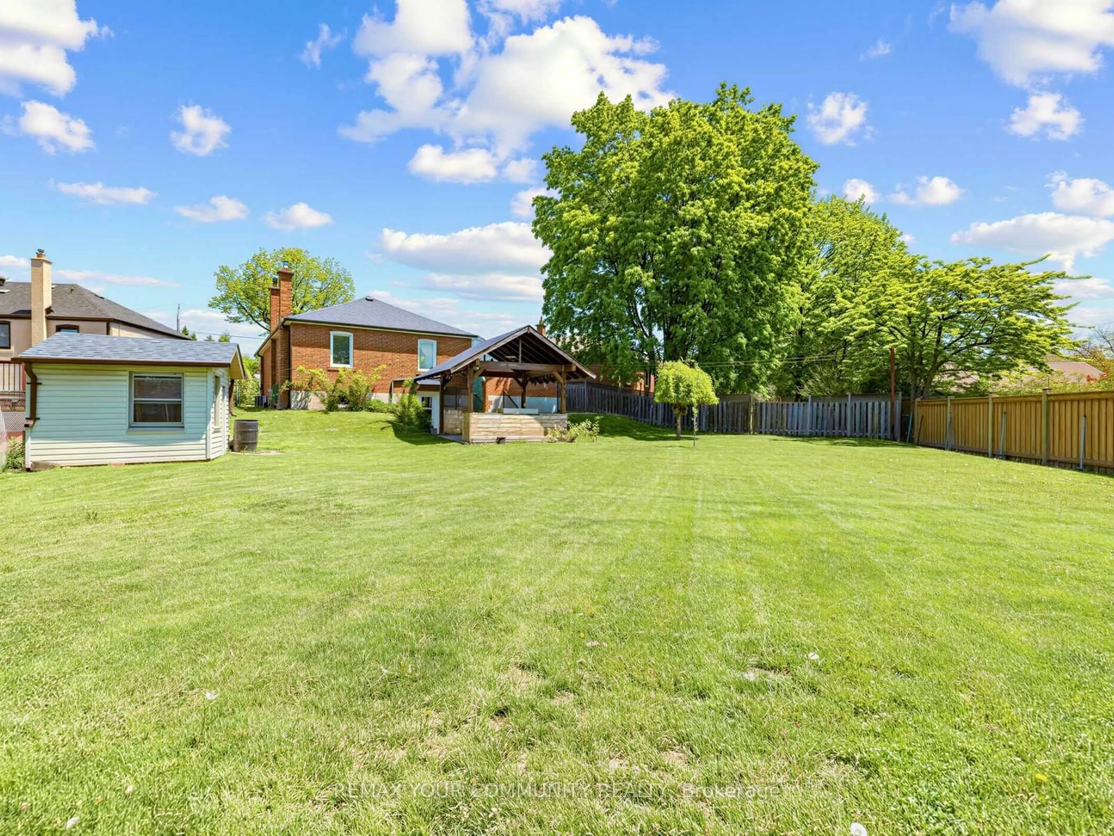 A pic from outside/outdoor area/front of a property/back of a property/a pic from drone, unknown for 9 Letchworth Cres, Toronto Ontario M3M 1Y7