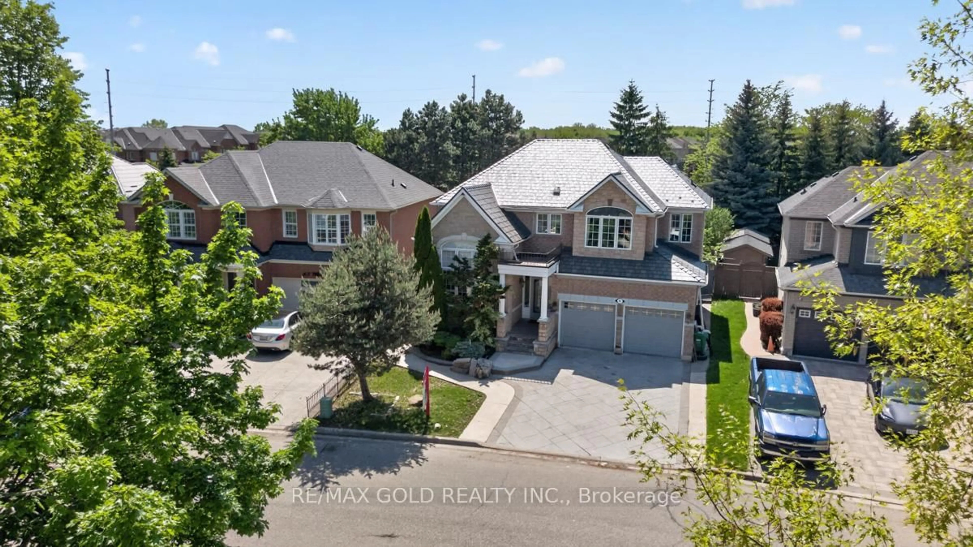 A pic from outside/outdoor area/front of a property/back of a property/a pic from drone, street for 61 Whitwell Dr, Brampton Ontario L6P 1E5