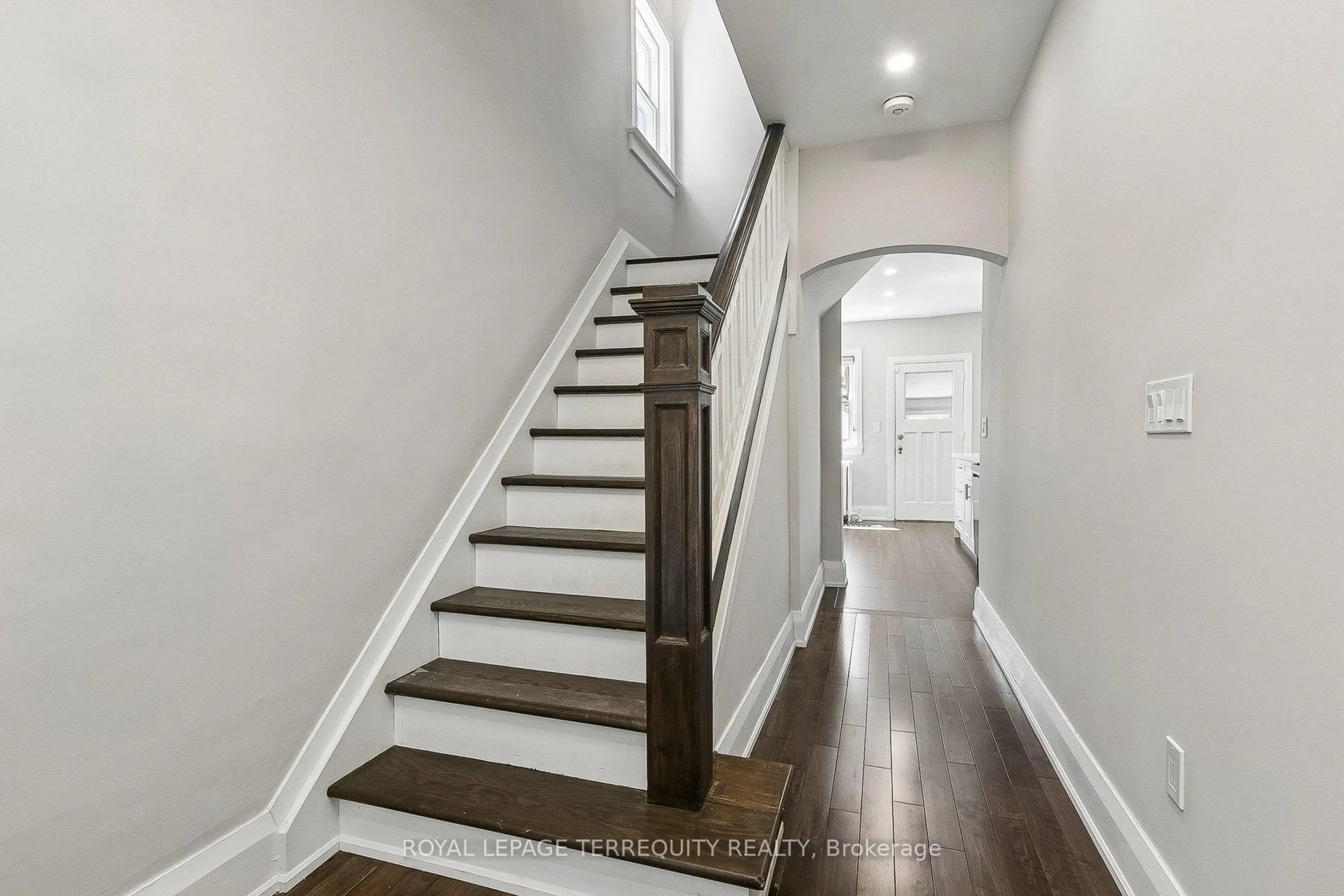 Stairs for 407 Annette St, Toronto Ontario M6P 1R7