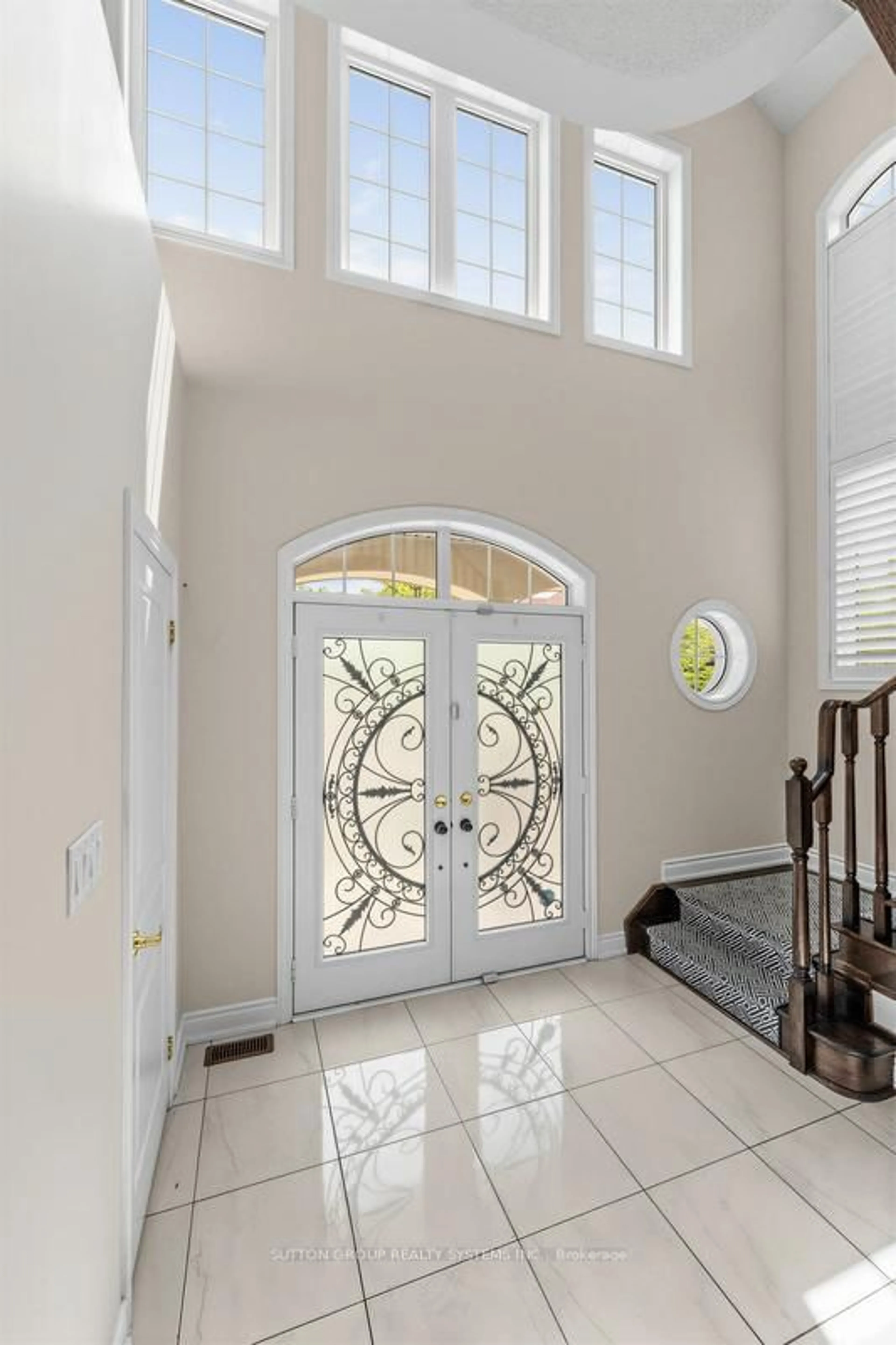 Indoor entryway for 14 Cirillo St, Brampton Ontario L6X 4N5