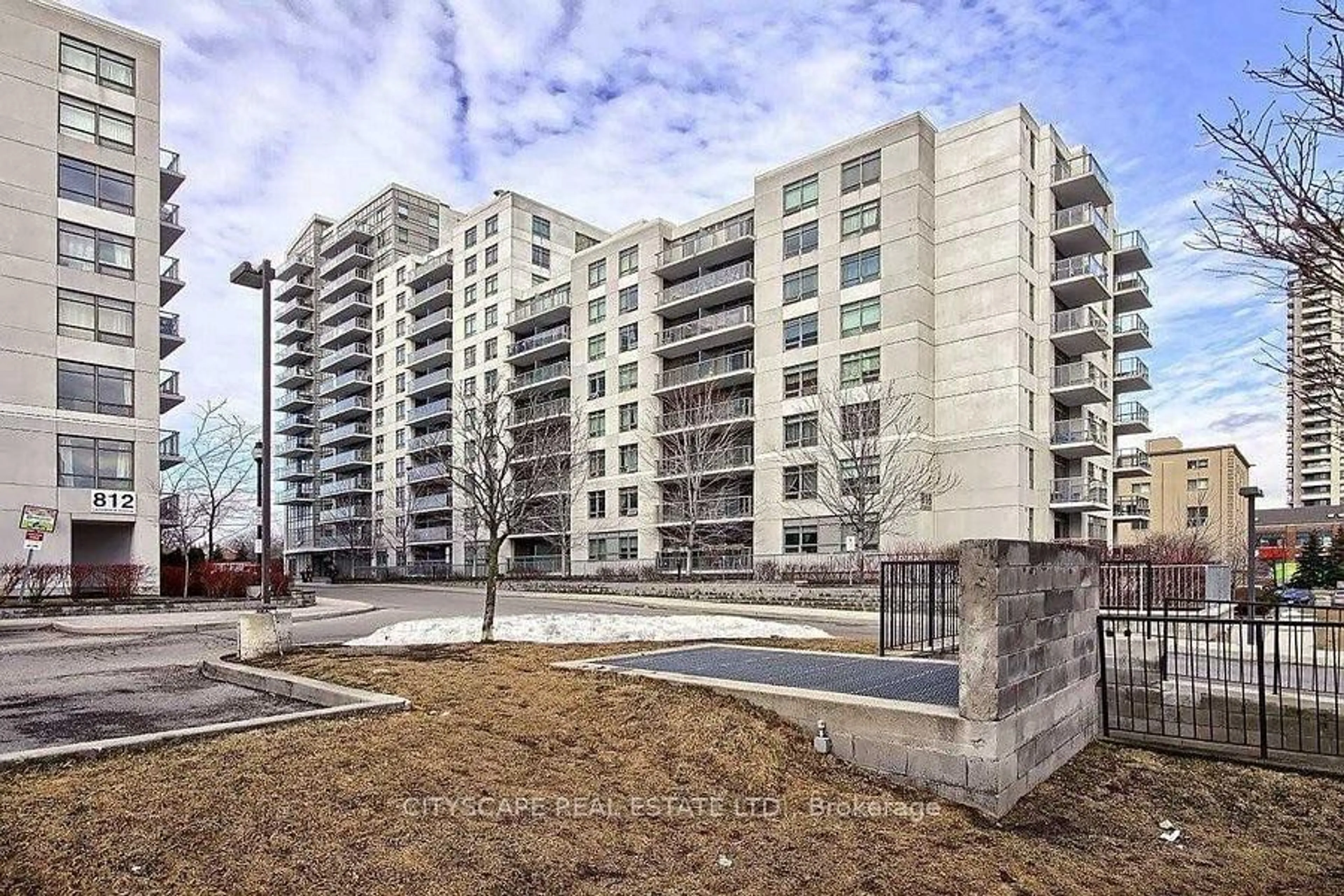 A pic from outside/outdoor area/front of a property/back of a property/a pic from drone, building for 816 Lansdowne Ave #801, Toronto Ontario M6H 4K6