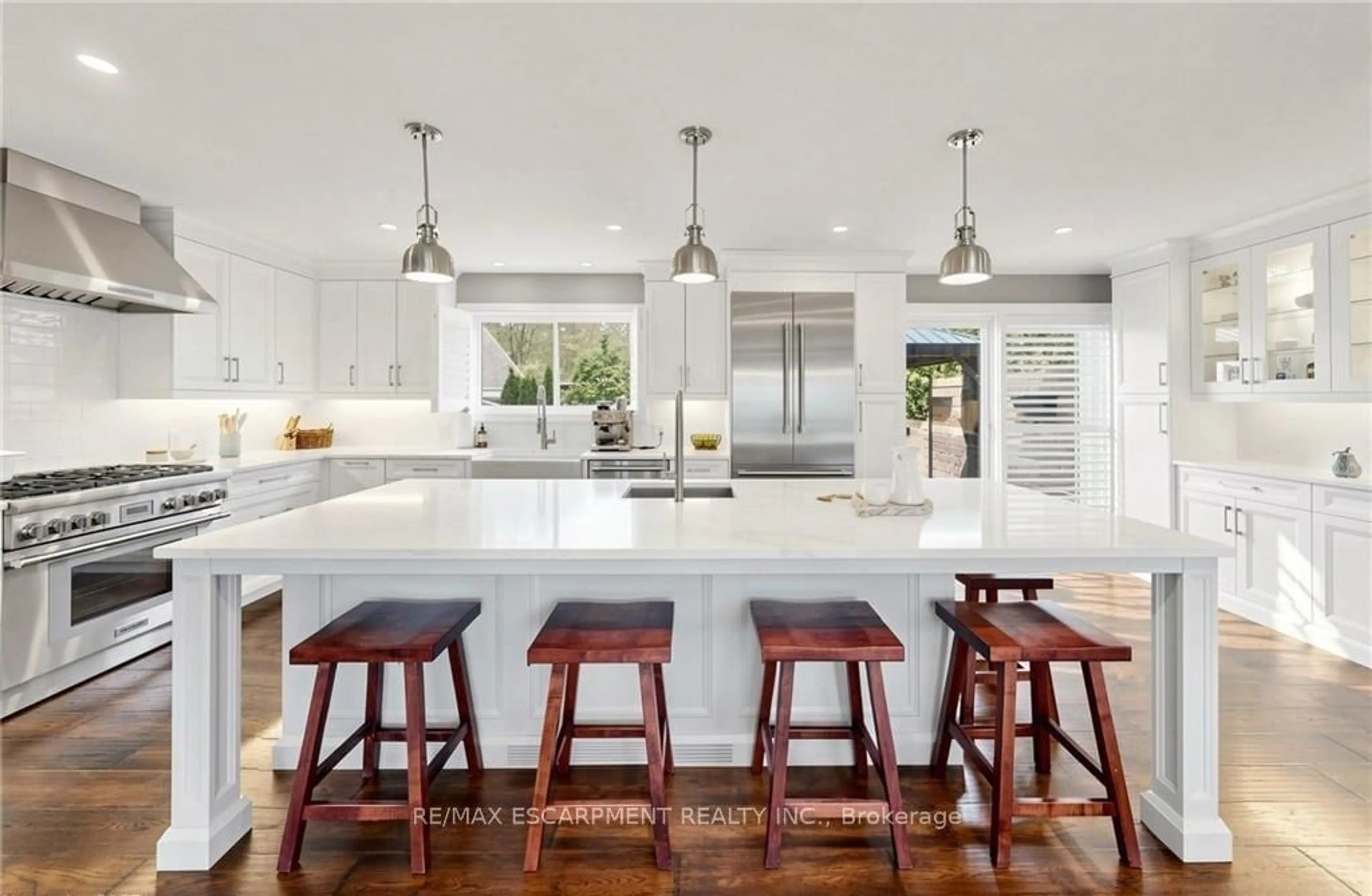 Contemporary kitchen, unknown for 1365 Ester Dr, Burlington Ontario L7P 1L4