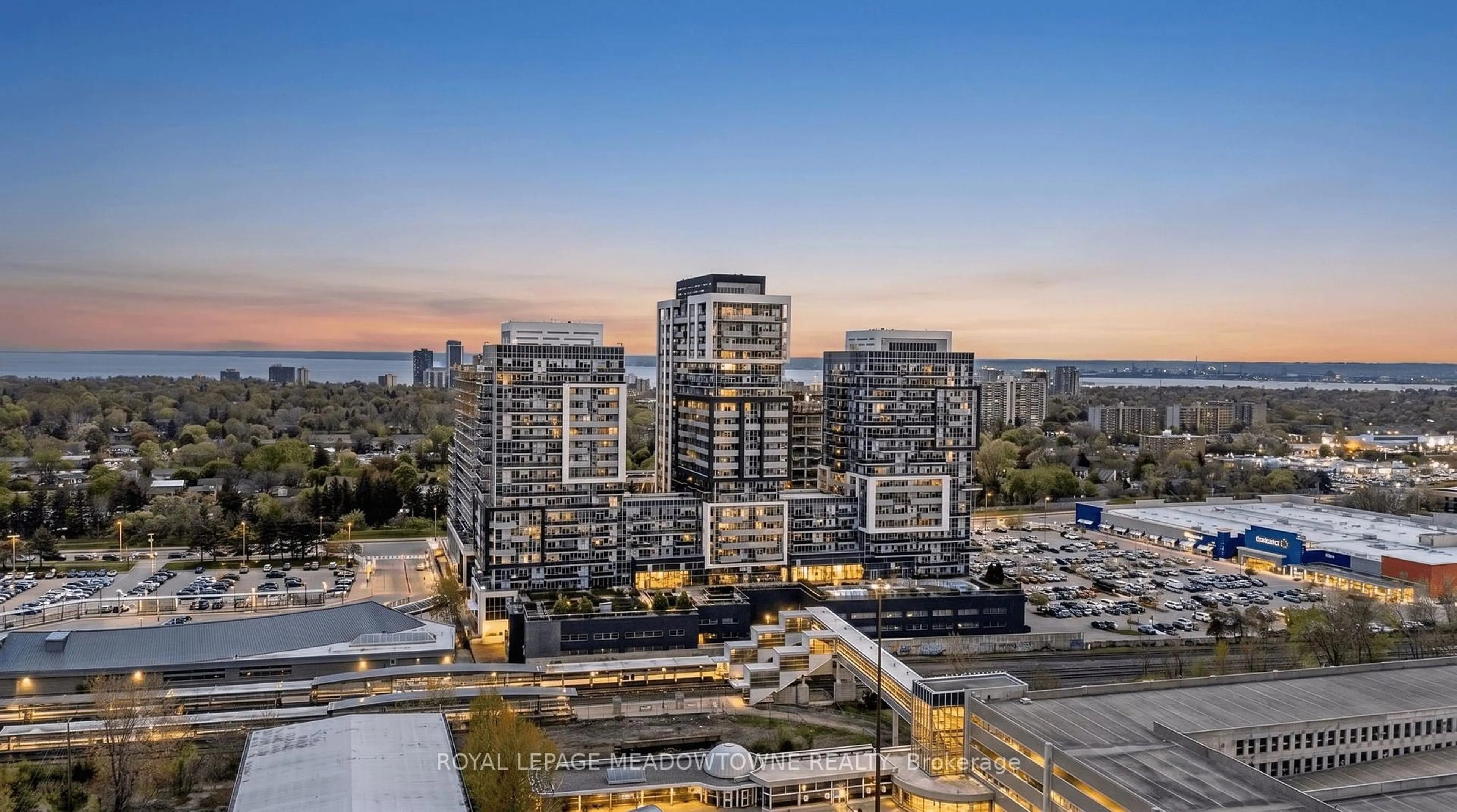 A pic from outside/outdoor area/front of a property/back of a property/a pic from drone, city buildings view from balcony for 2093 Fairview St #1902, Burlington Ontario L7R 0E6