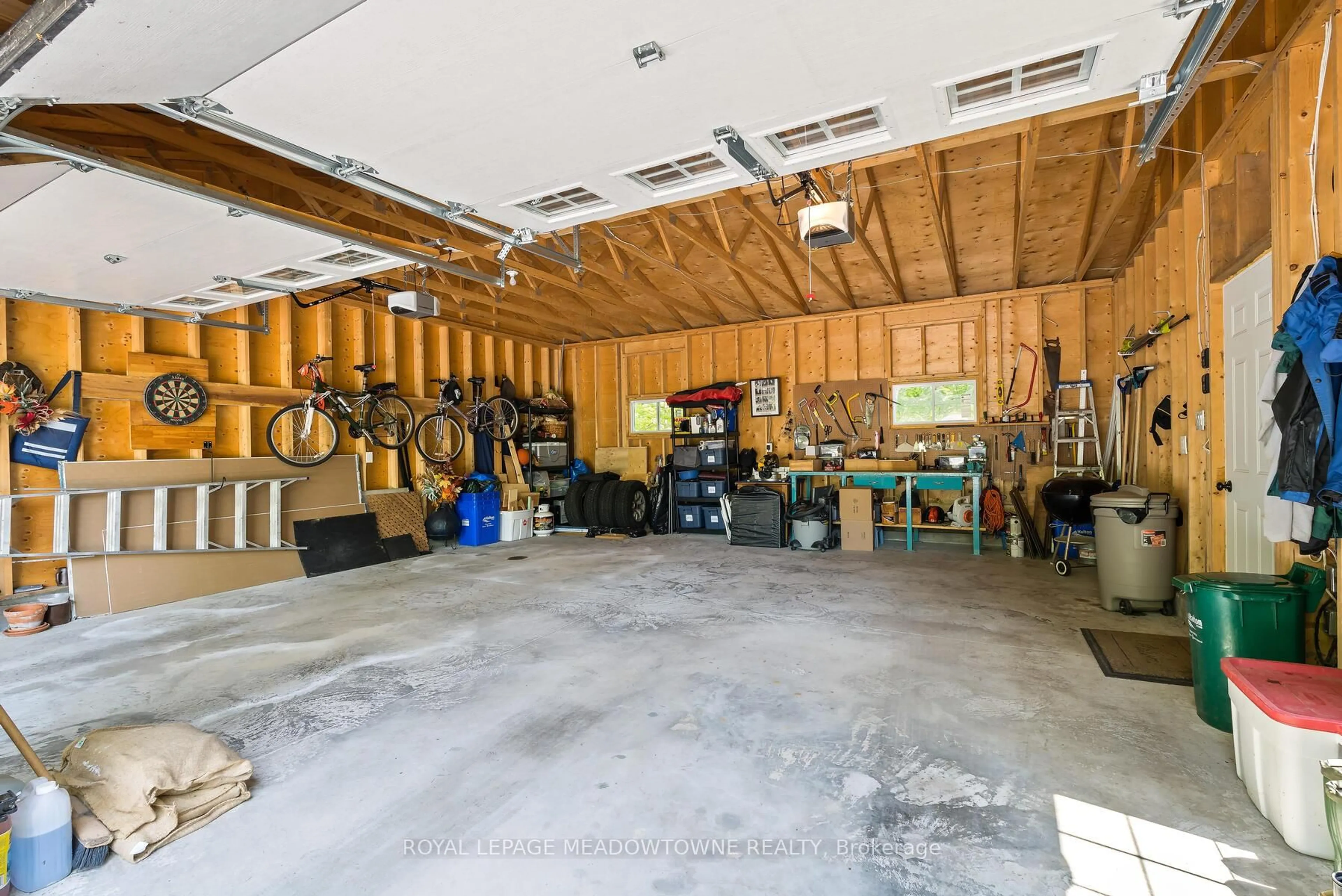 Indoor garage for 13250 27 Sdrd, Halton Hills Ontario L7G 4S4