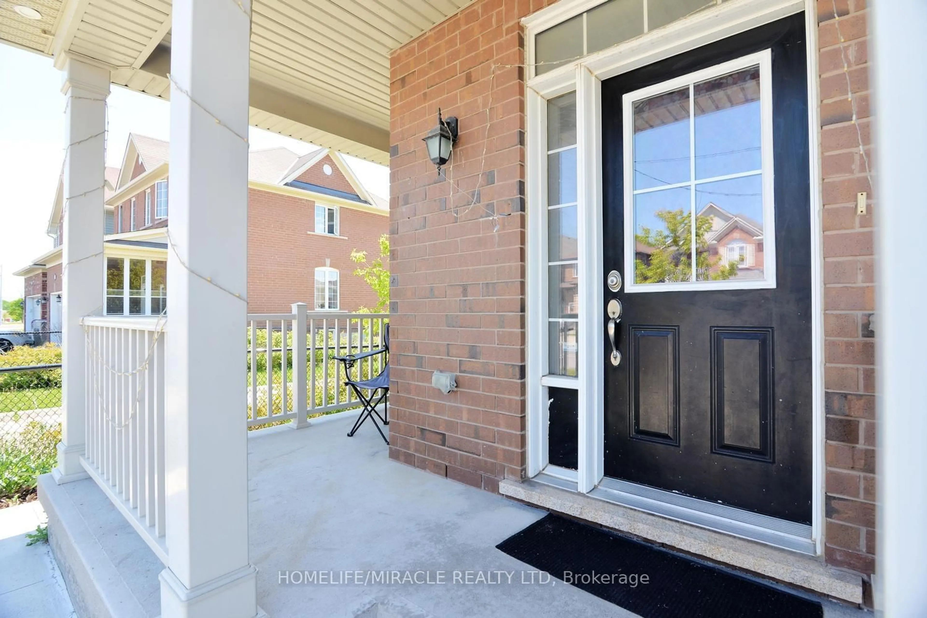 Indoor entryway for 8 Robert Parkinson Dr, Brampton Ontario L7A 0Y3