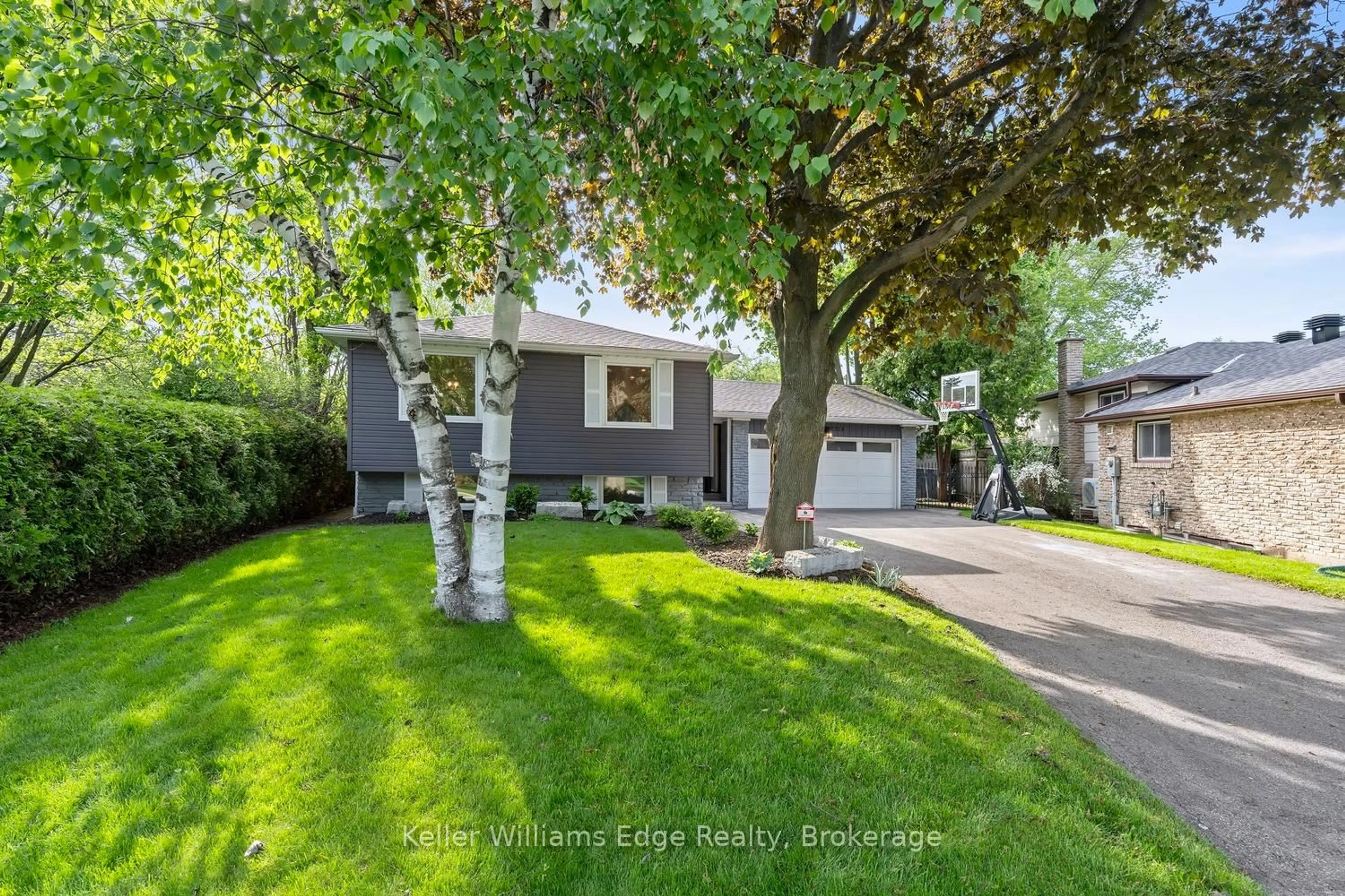 Home with vinyl exterior material, street for 2213 Sunnyvale Dr, Oakville Ontario L6L 1W6
