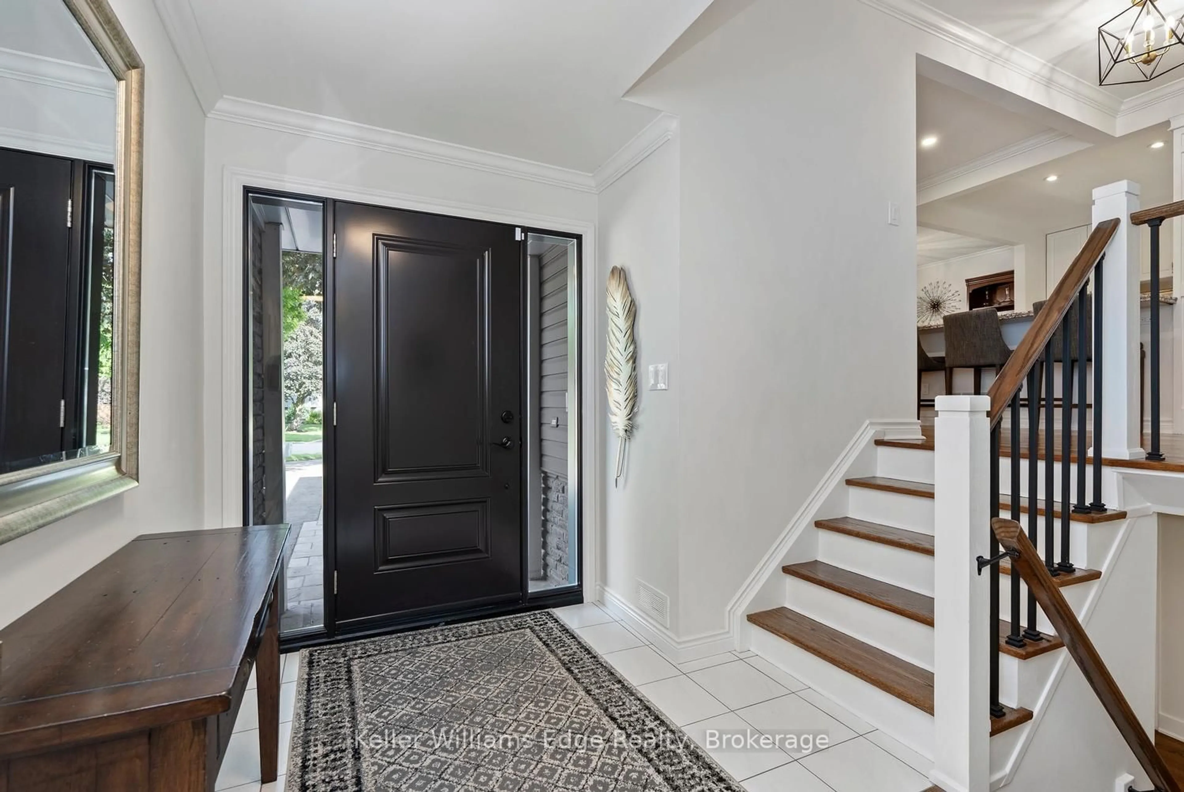 Indoor entryway for 2213 Sunnyvale Dr, Oakville Ontario L6L 1W6