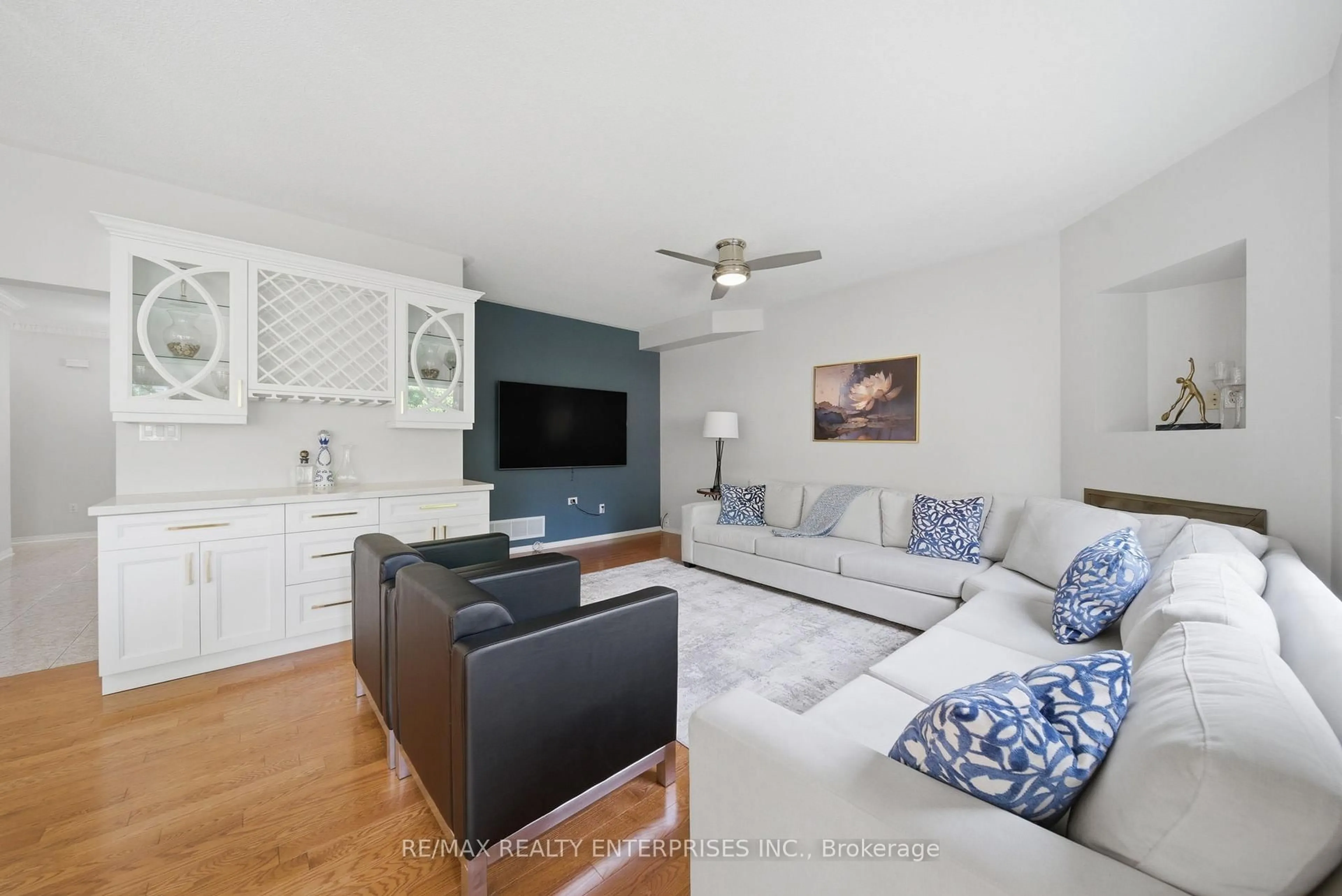 Living room with furniture, unknown for 5811 Cornell Cres, Mississauga Ontario L5M 5R5