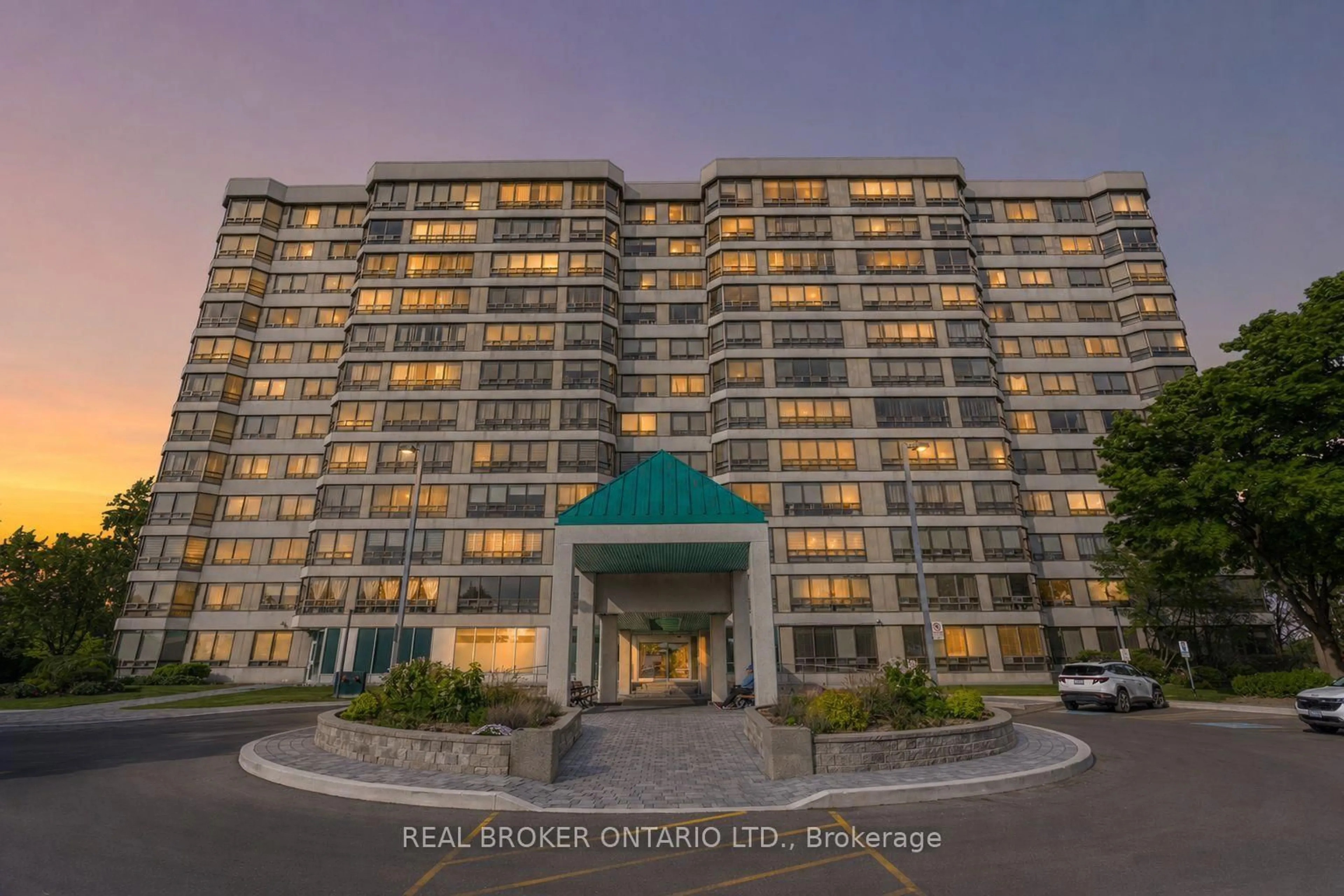 Indoor foyer for 330 Mill St #1005, Brampton Ontario L6Y 3V3