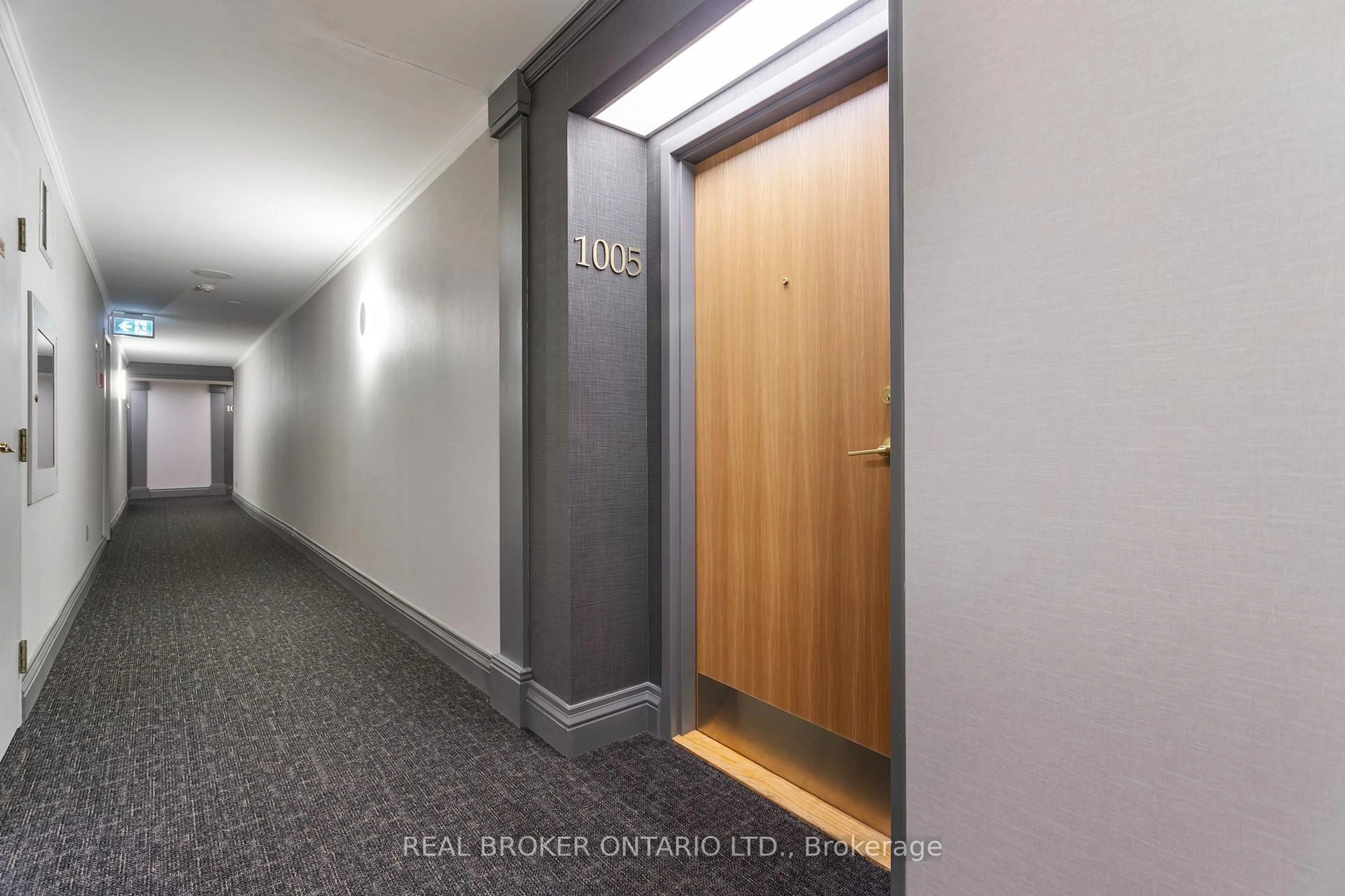 Indoor foyer for 330 Mill St #1005, Brampton Ontario L6Y 3V3