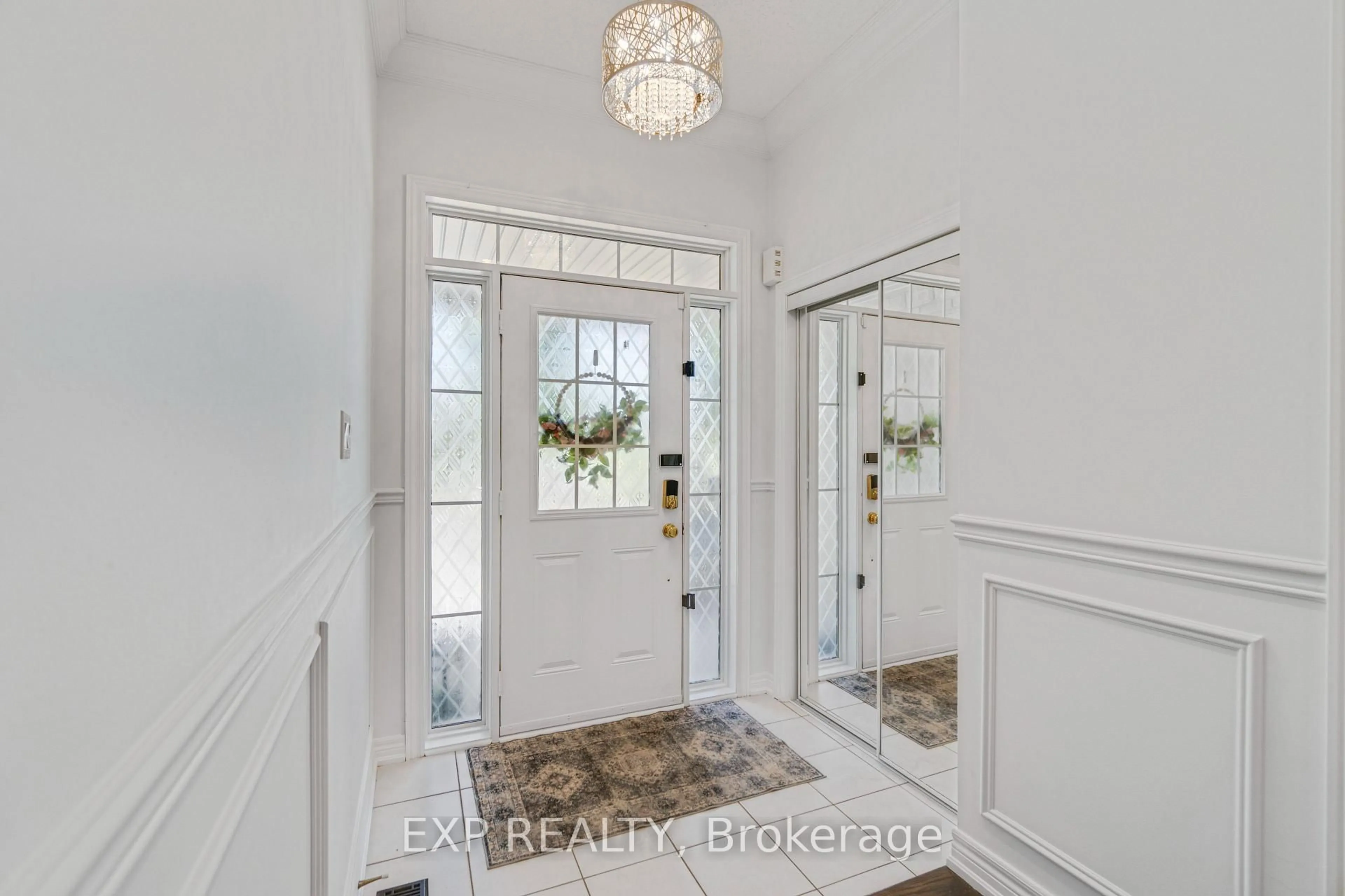 Indoor entryway for 3086 Ozzie Dr, Mississauga Ontario L5M 0V9