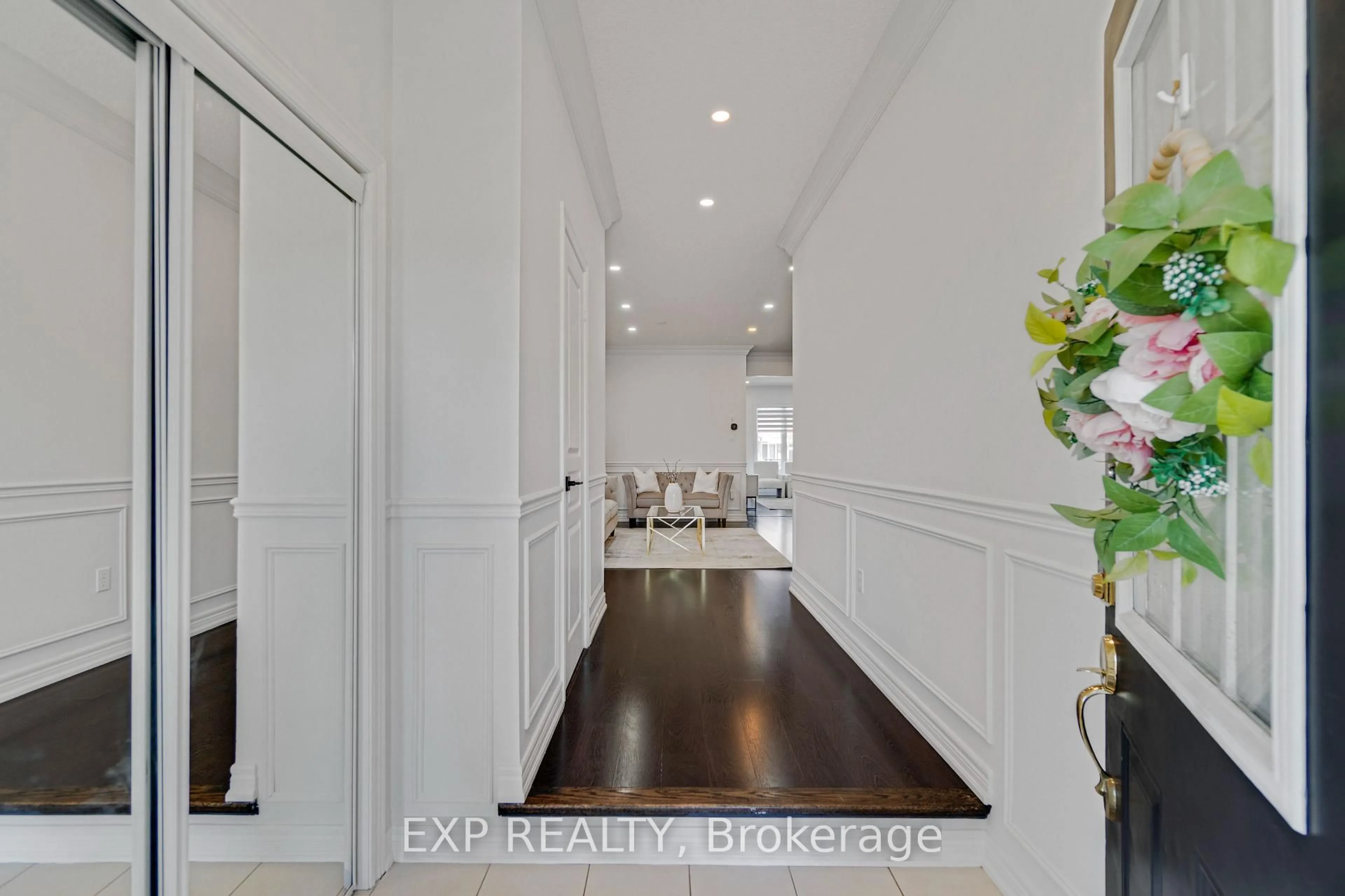 Indoor entryway for 3086 Ozzie Dr, Mississauga Ontario L5M 0V9