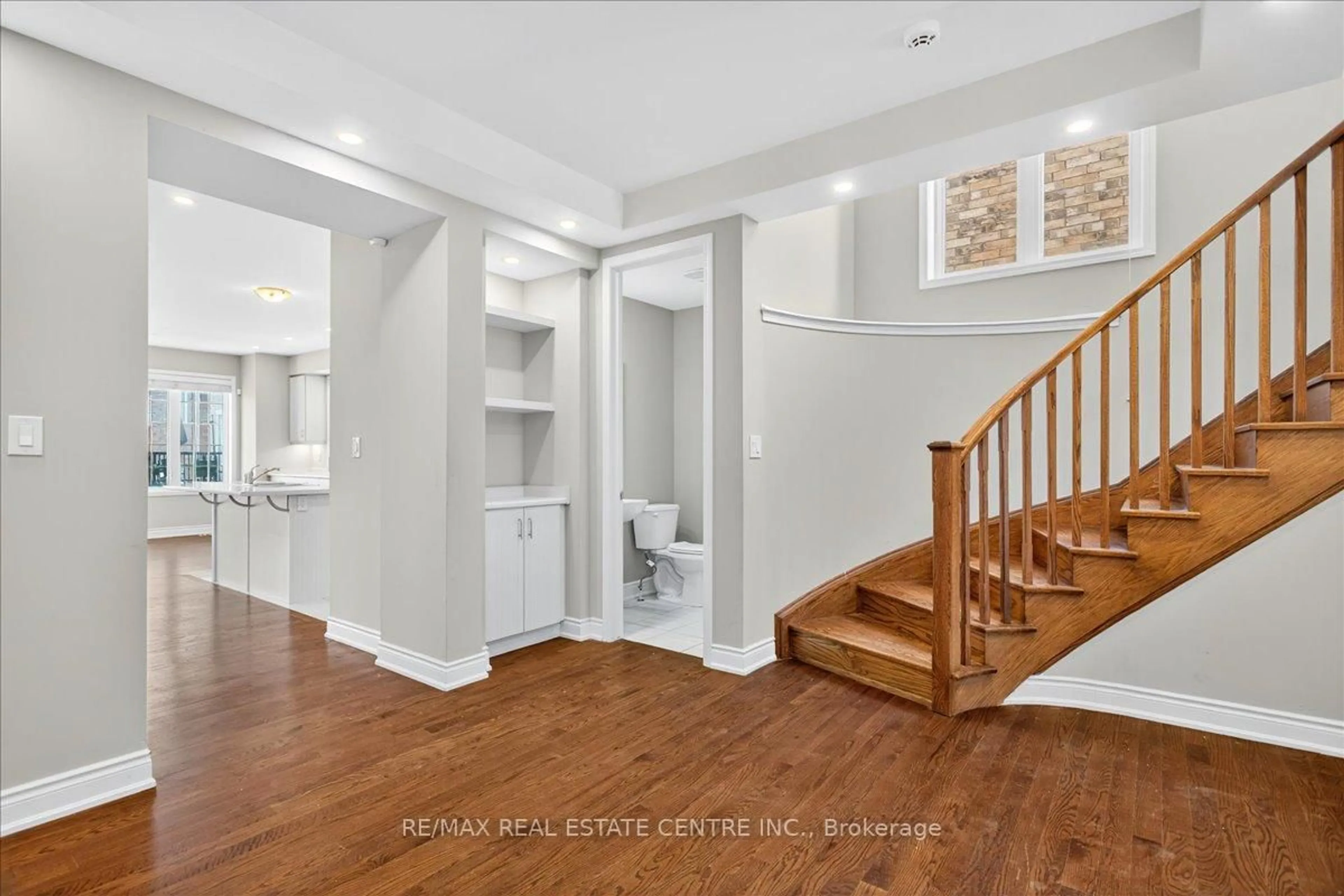 Indoor entryway for 249 Hinton Terr, Milton Ontario L9T 7K6