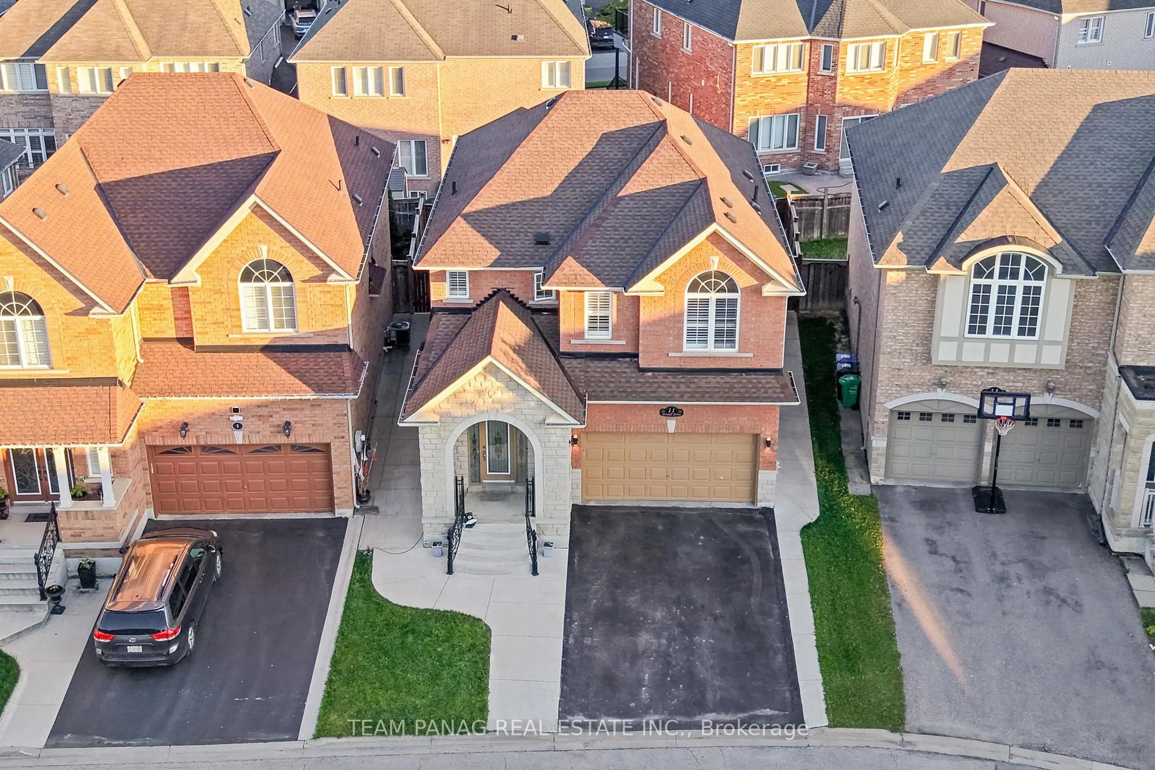 A pic from outside/outdoor area/front of a property/back of a property/a pic from drone, street for 11 Powell Dr, Brampton Ontario L6R 0K9