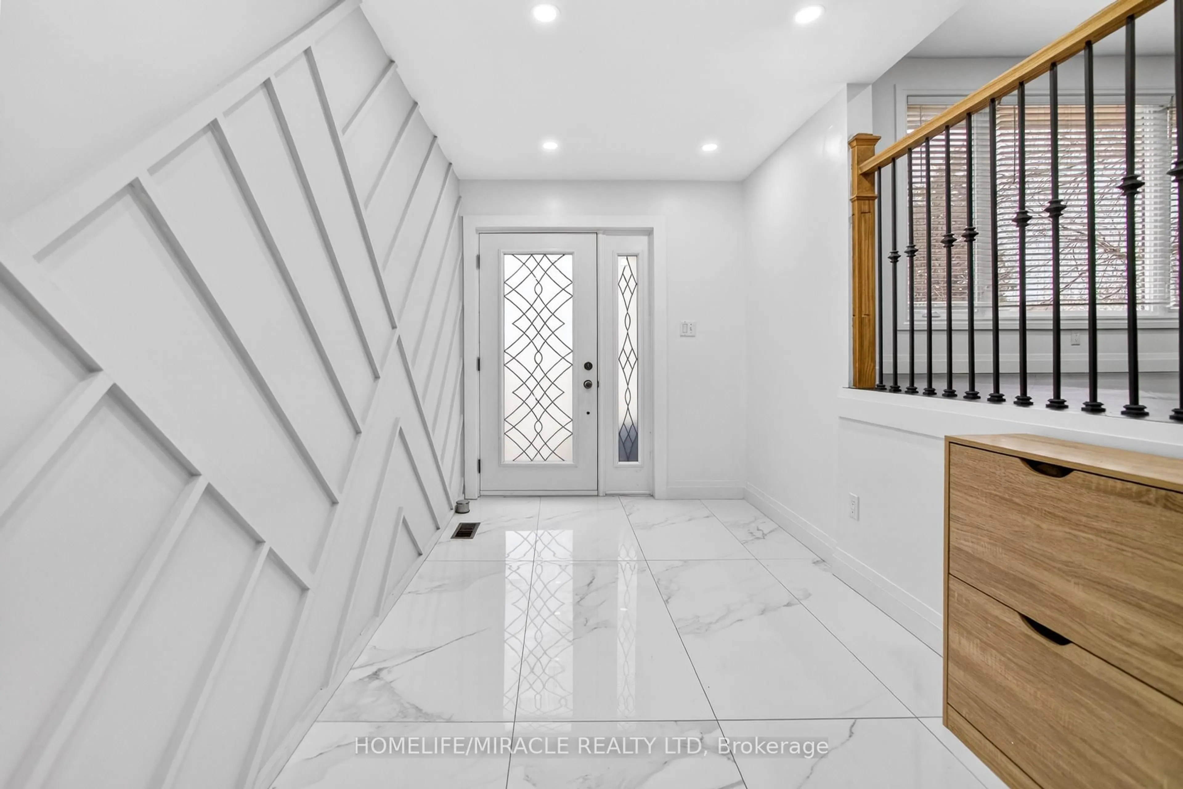 Indoor entryway for 81 Watson Cres, Brampton Ontario L6W 1E5