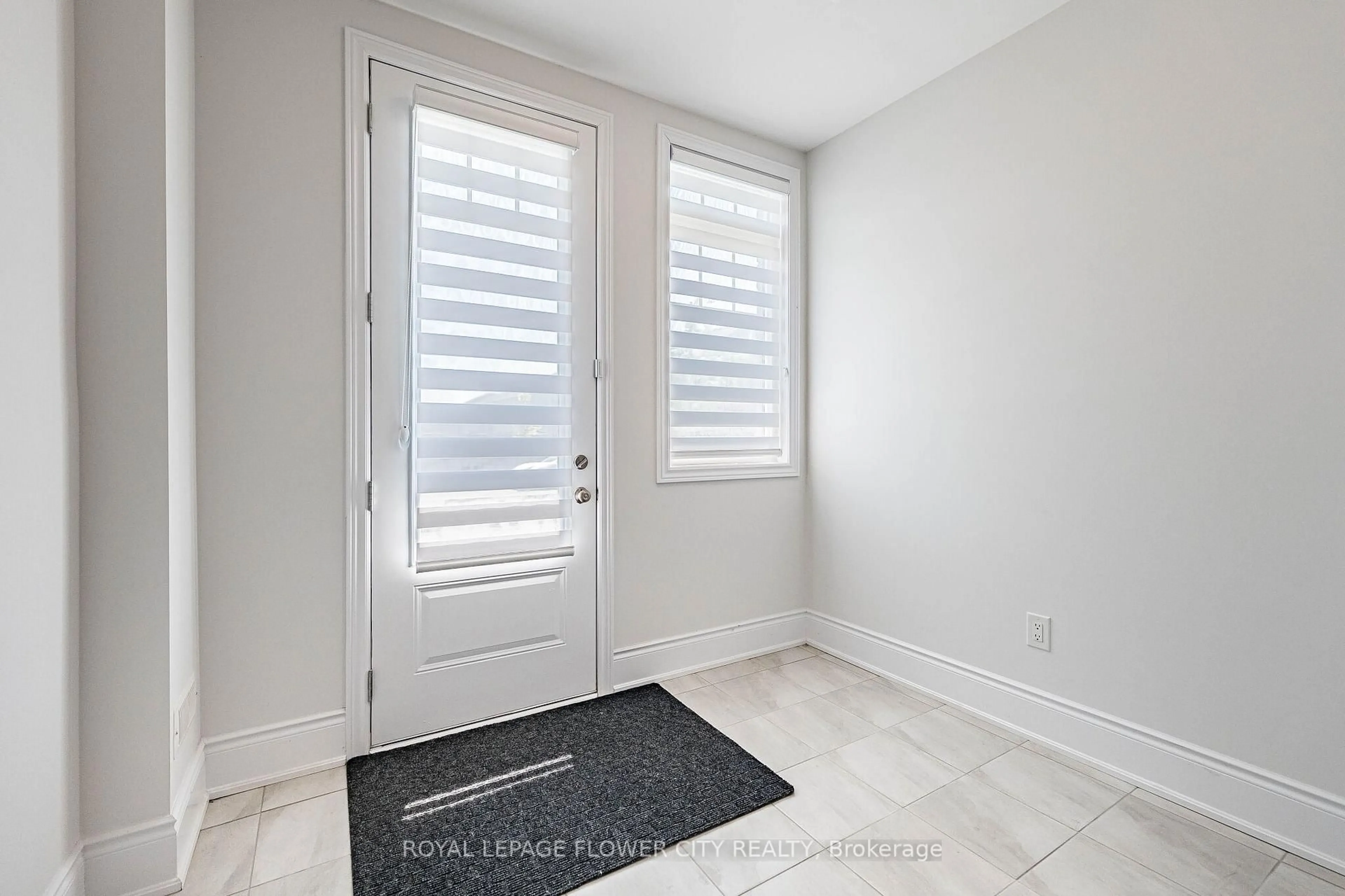 Indoor entryway for 14 Richard Oxtoby Rd, Caledon Ontario L7C 4G1