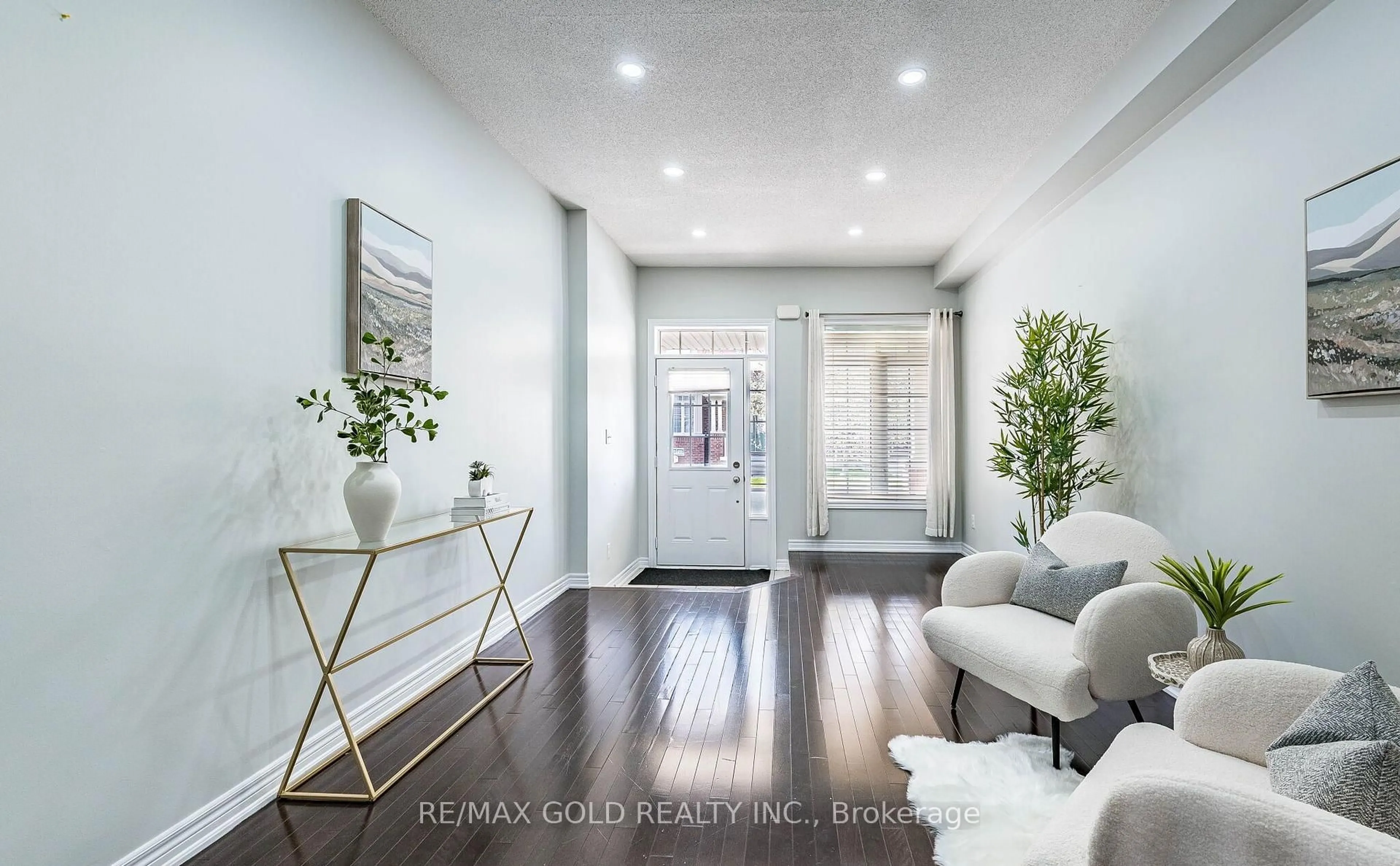 Indoor entryway for 17 Primo Rd, Brampton Ontario L7A 0Z9