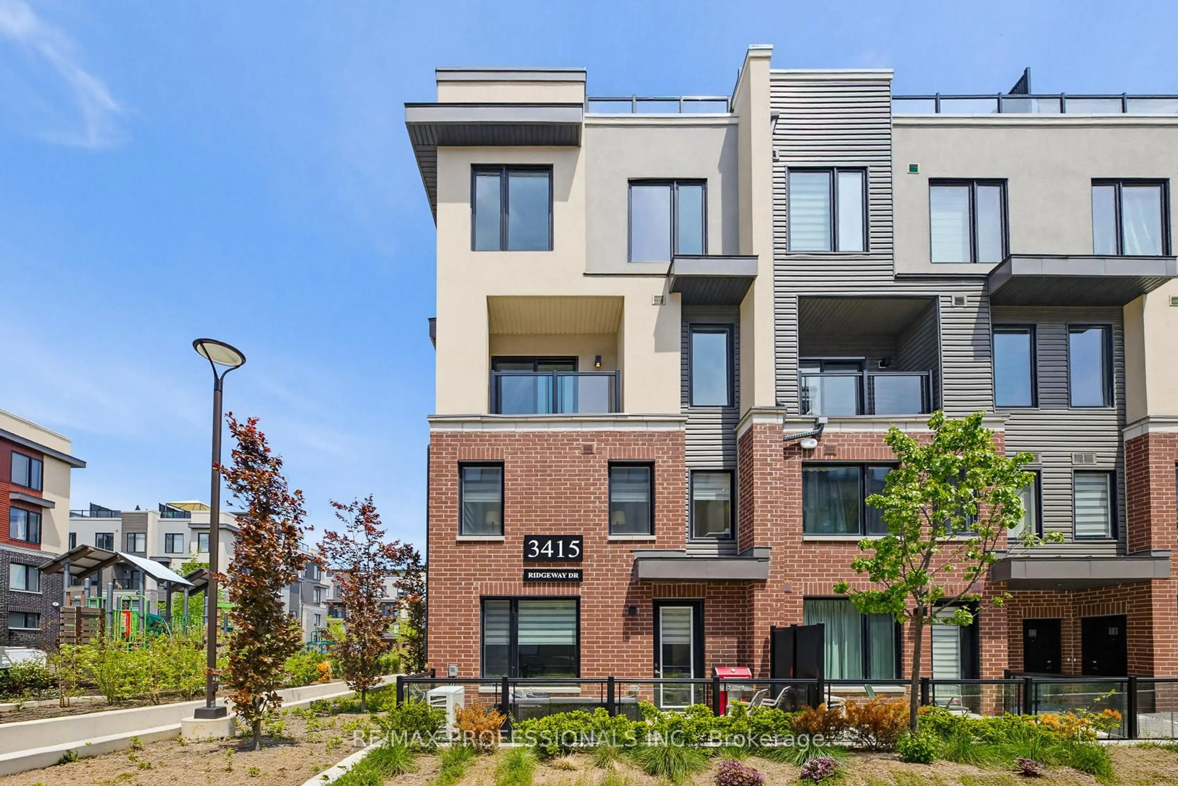 Home with brick exterior material, street for 3415 Ridgeway Dr #15, Mississauga Ontario L5L 0B9