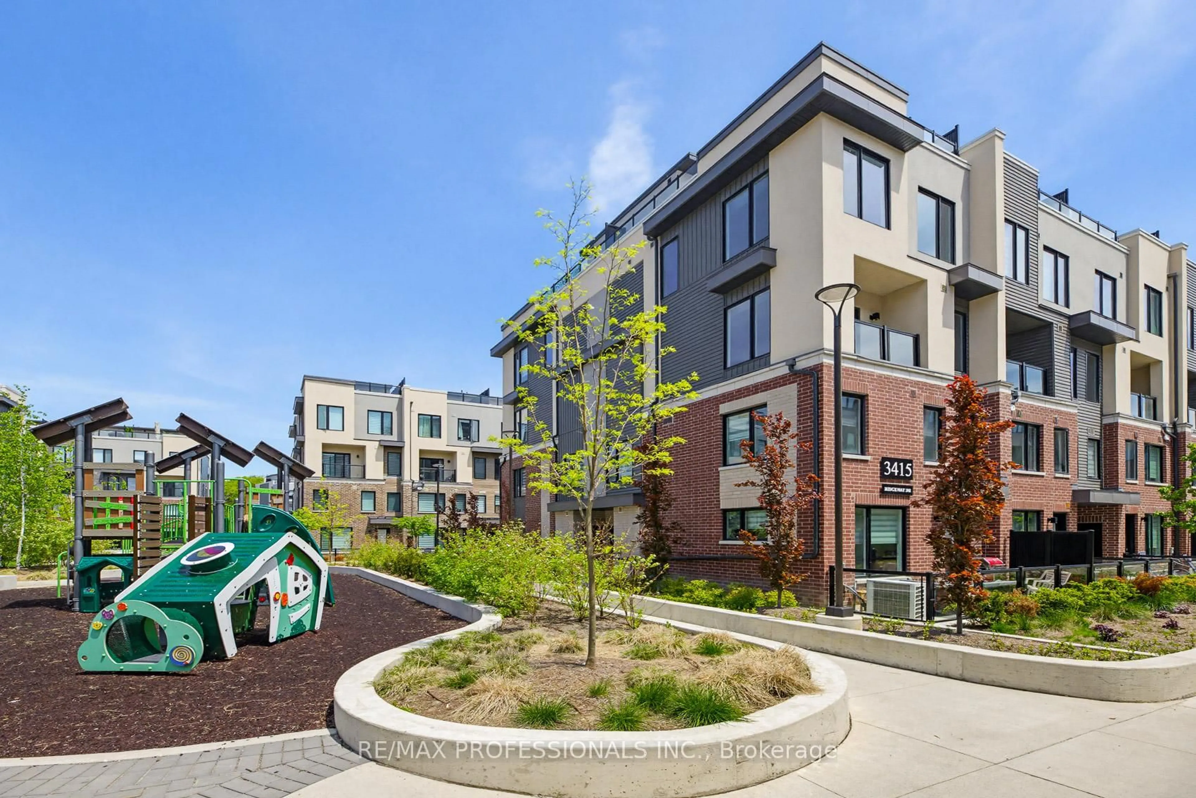 Patio, street for 3415 Ridgeway Dr #15, Mississauga Ontario L5L 0B9
