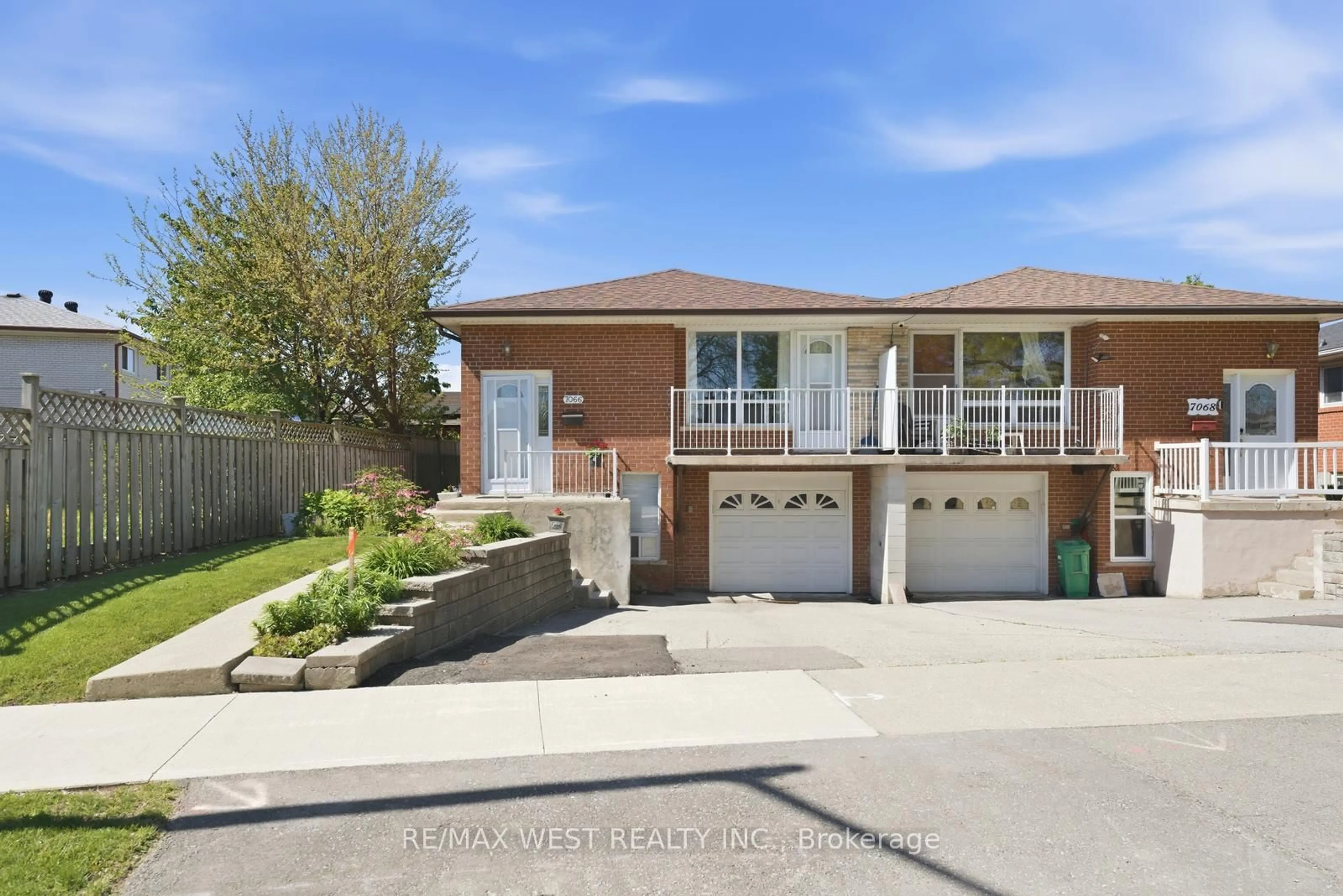 Home with brick exterior material, street for 7066 Magic Crt, Mississauga Ontario L4T 3A1