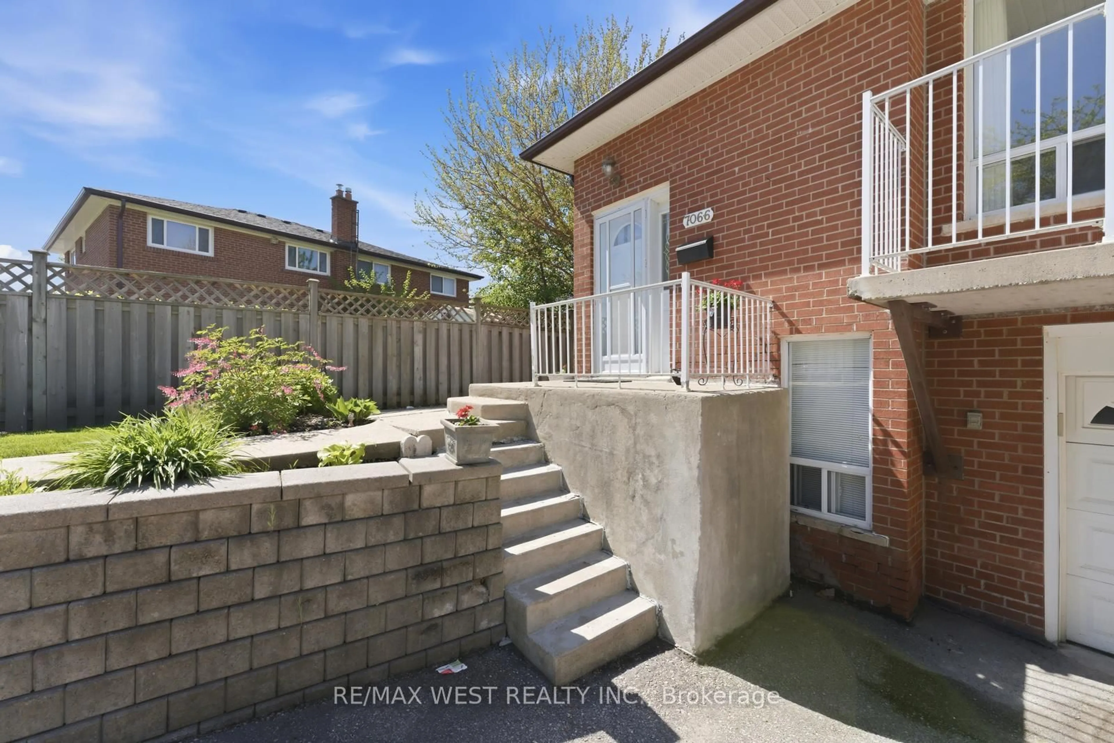 Unknown for 7066 Magic Crt, Mississauga Ontario L4T 3A1