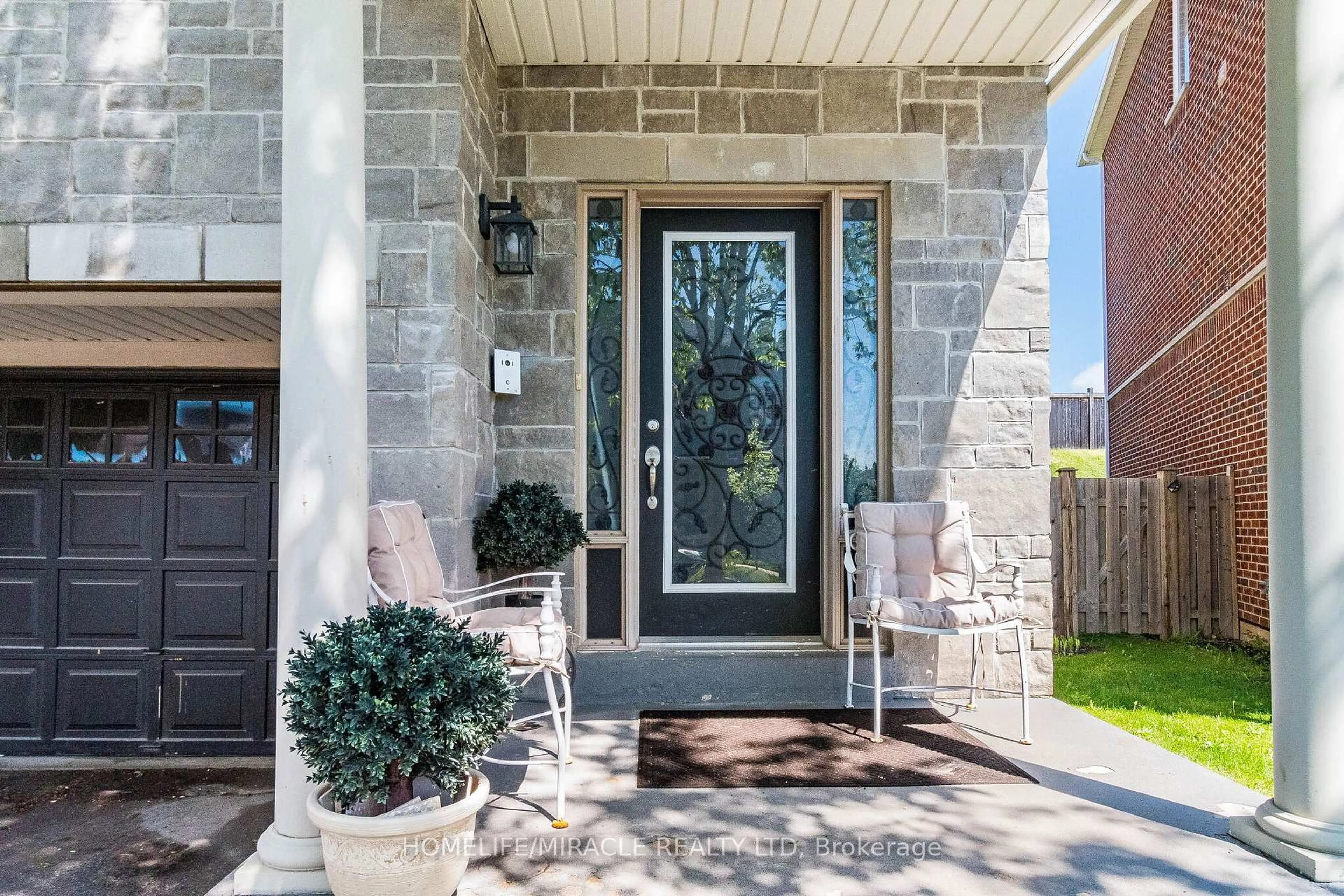Indoor entryway for 244 ANDREWS Tr, Milton Ontario L9T 6S6