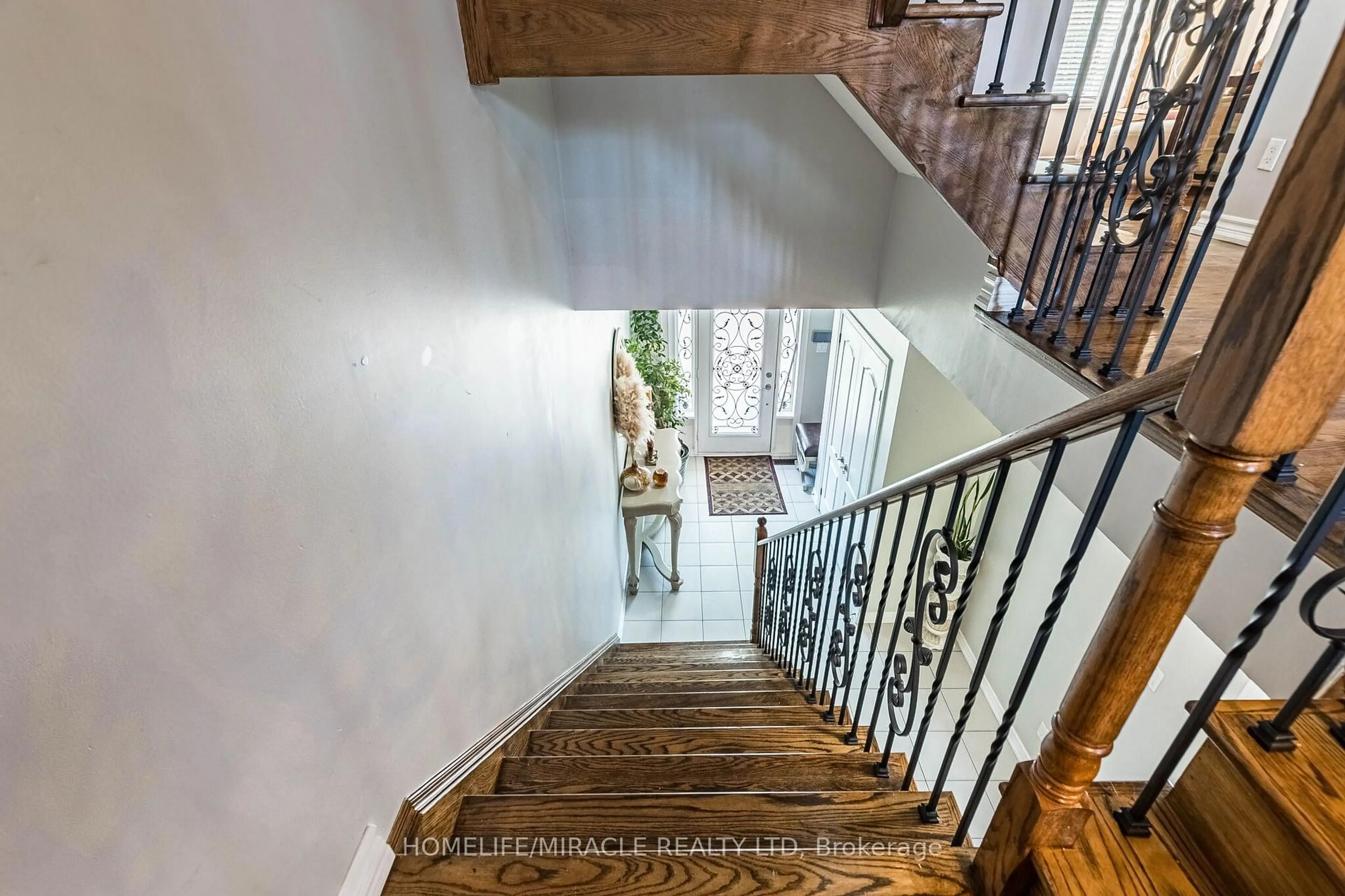 Stairs for 244 ANDREWS Tr, Milton Ontario L9T 6S6