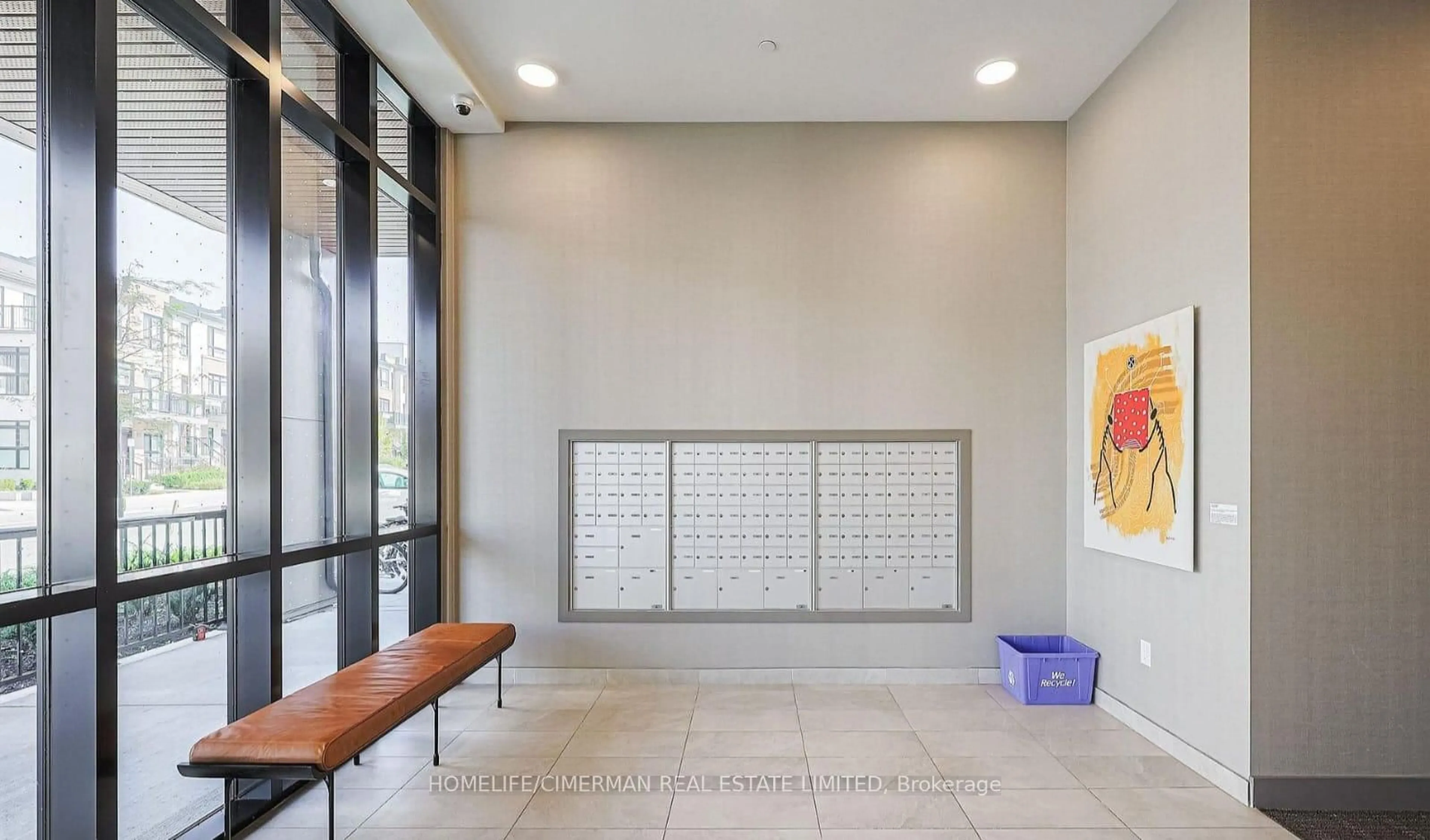 Indoor foyer for 165 Canon Jackson Dr #408, Toronto Ontario M6M 0C4