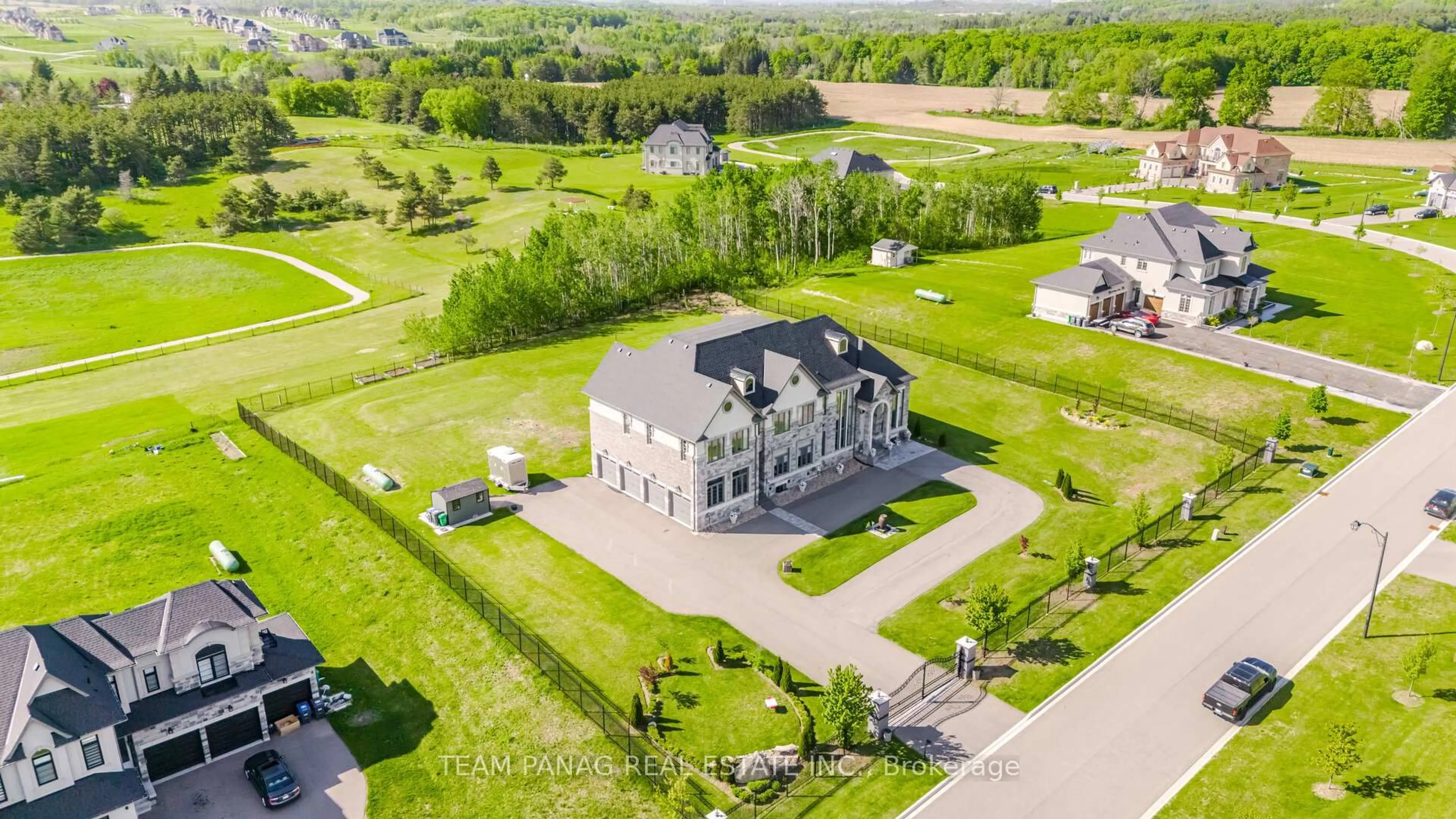 A pic from outside/outdoor area/front of a property/back of a property/a pic from drone, street for 20 Stinson St, Caledon Ontario L7E 4L6