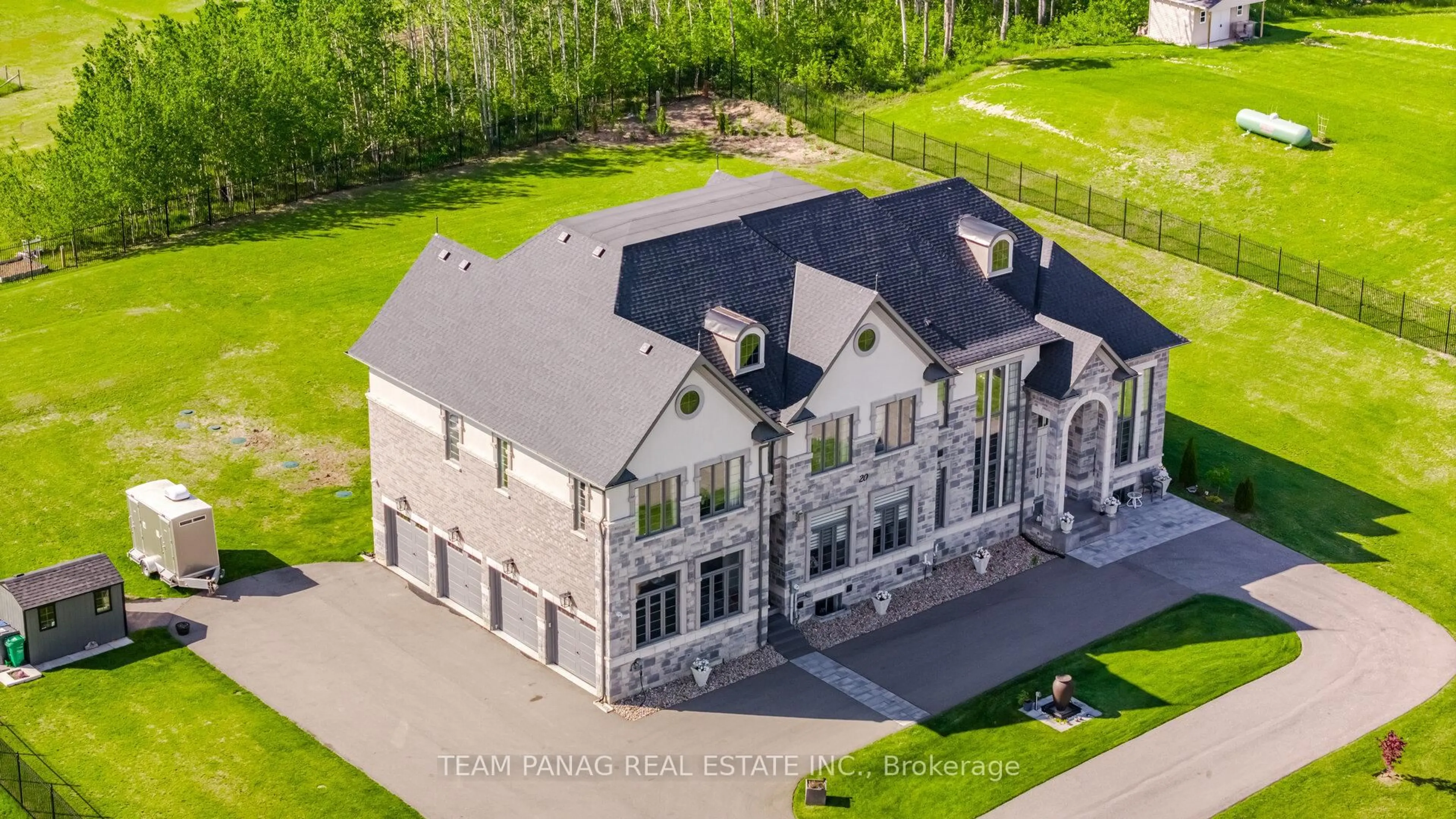 A pic from outside/outdoor area/front of a property/back of a property/a pic from drone, building for 20 Stinson St, Caledon Ontario L7E 4L6